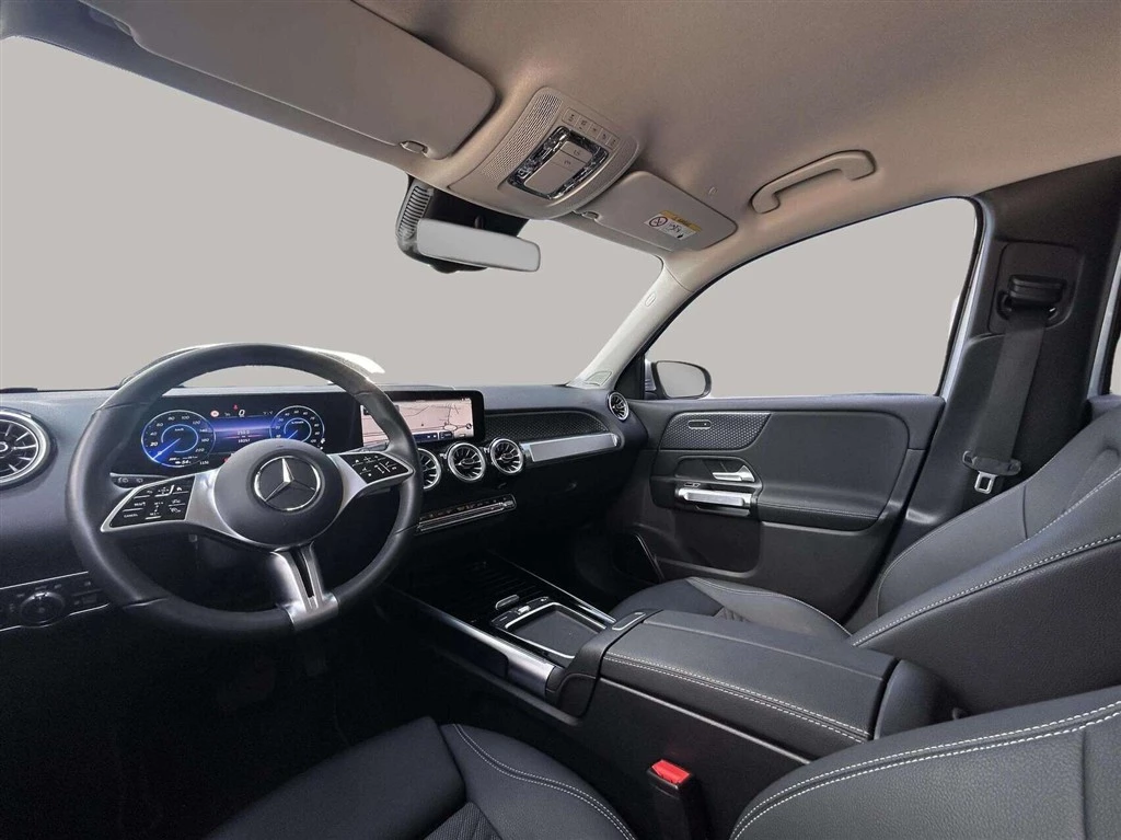 Mercedes-Benz-EQB-image-12