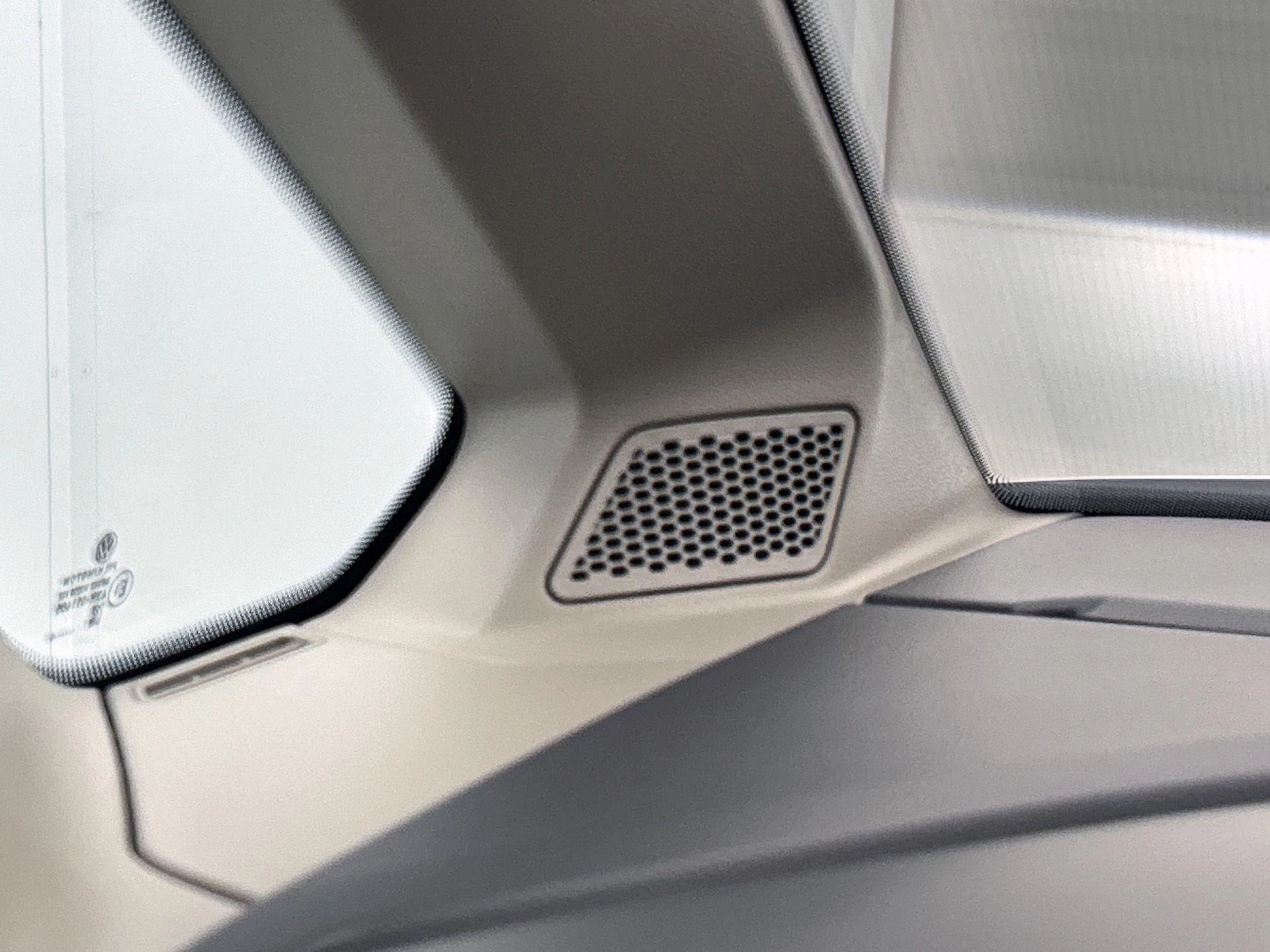 Volkswagen-Multivan-image-11