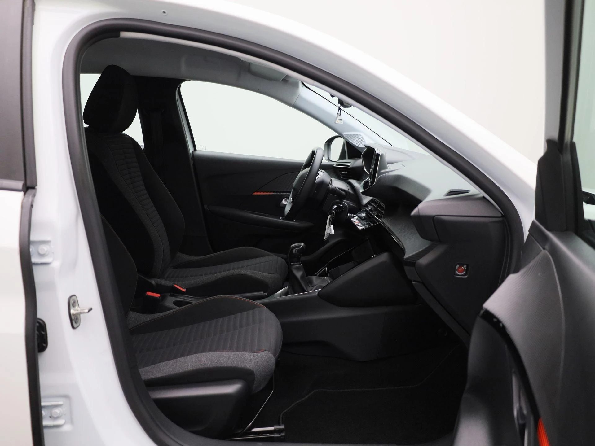 Peugeot-208-image-29