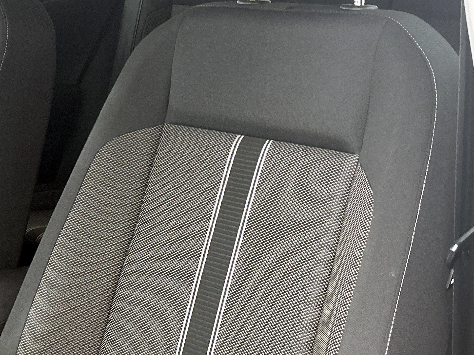 Volkswagen-T-Roc-image-17