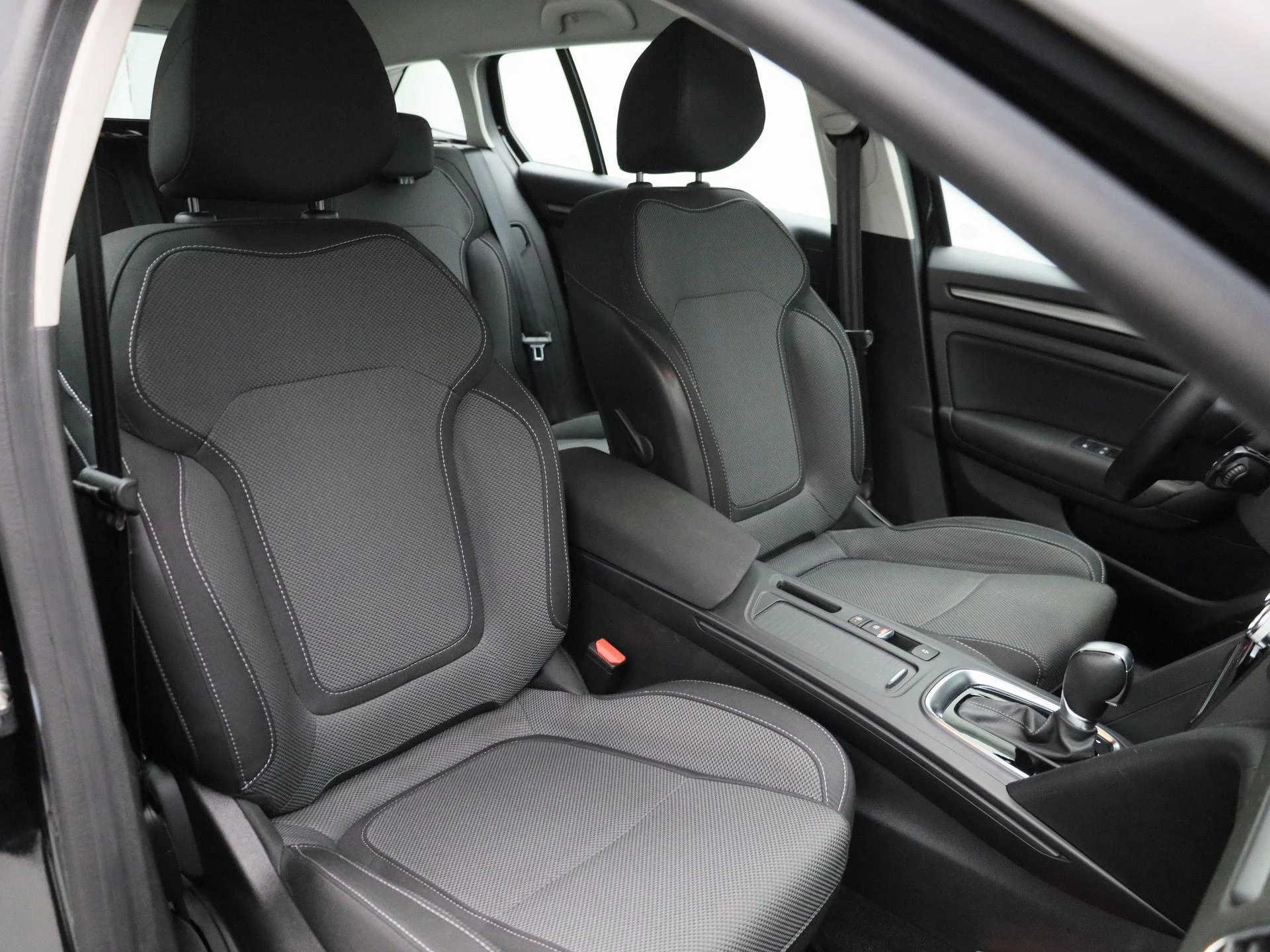 Renault-Megane E-Tech-image-37