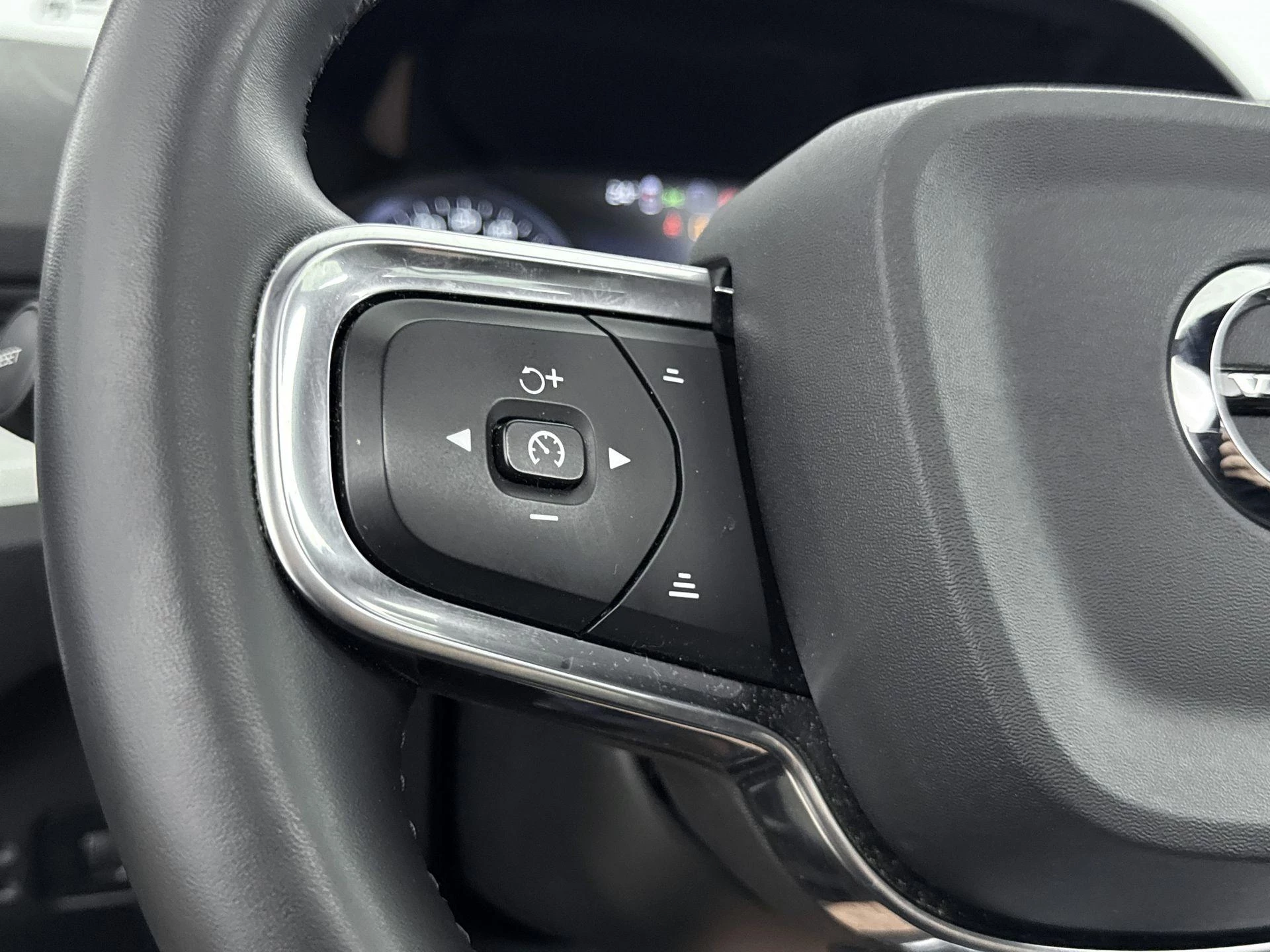 Volvo XC40 T4 Recharge Plus Dark