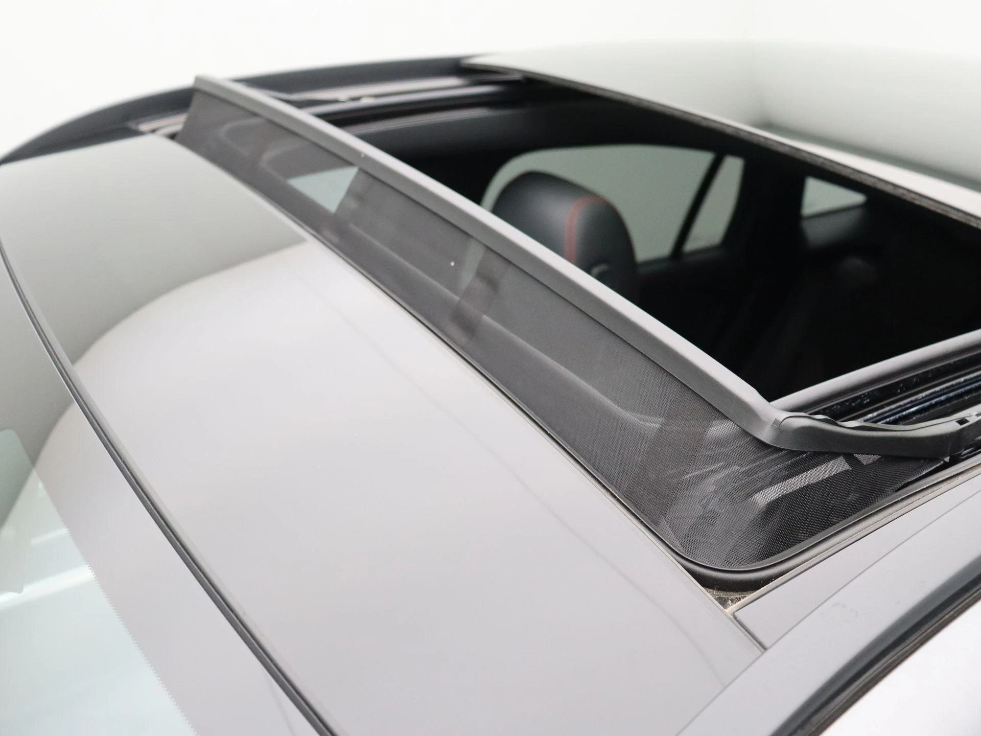 Mercedes-Benz-EQA-image-15