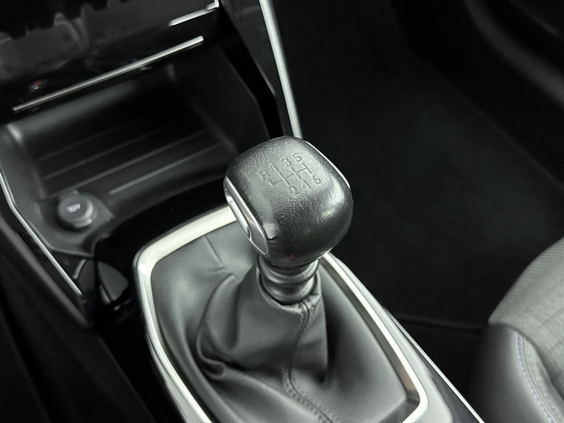 Peugeot-208-image-20