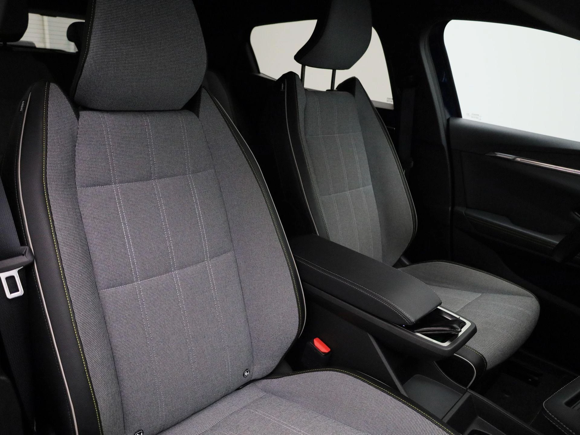 Renault-Megane E-Tech-image-35