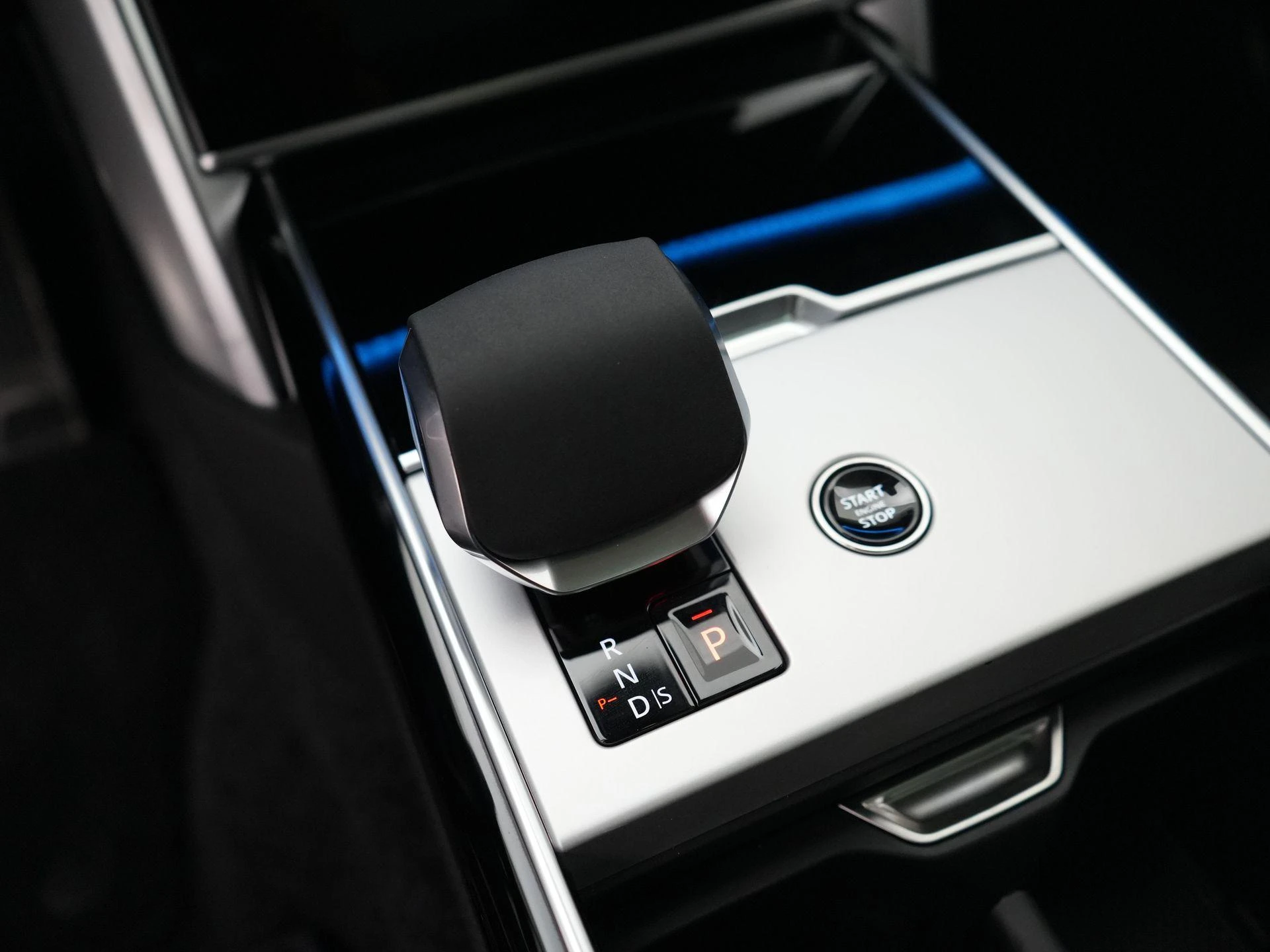 Land Rover-Range Rover-image-18