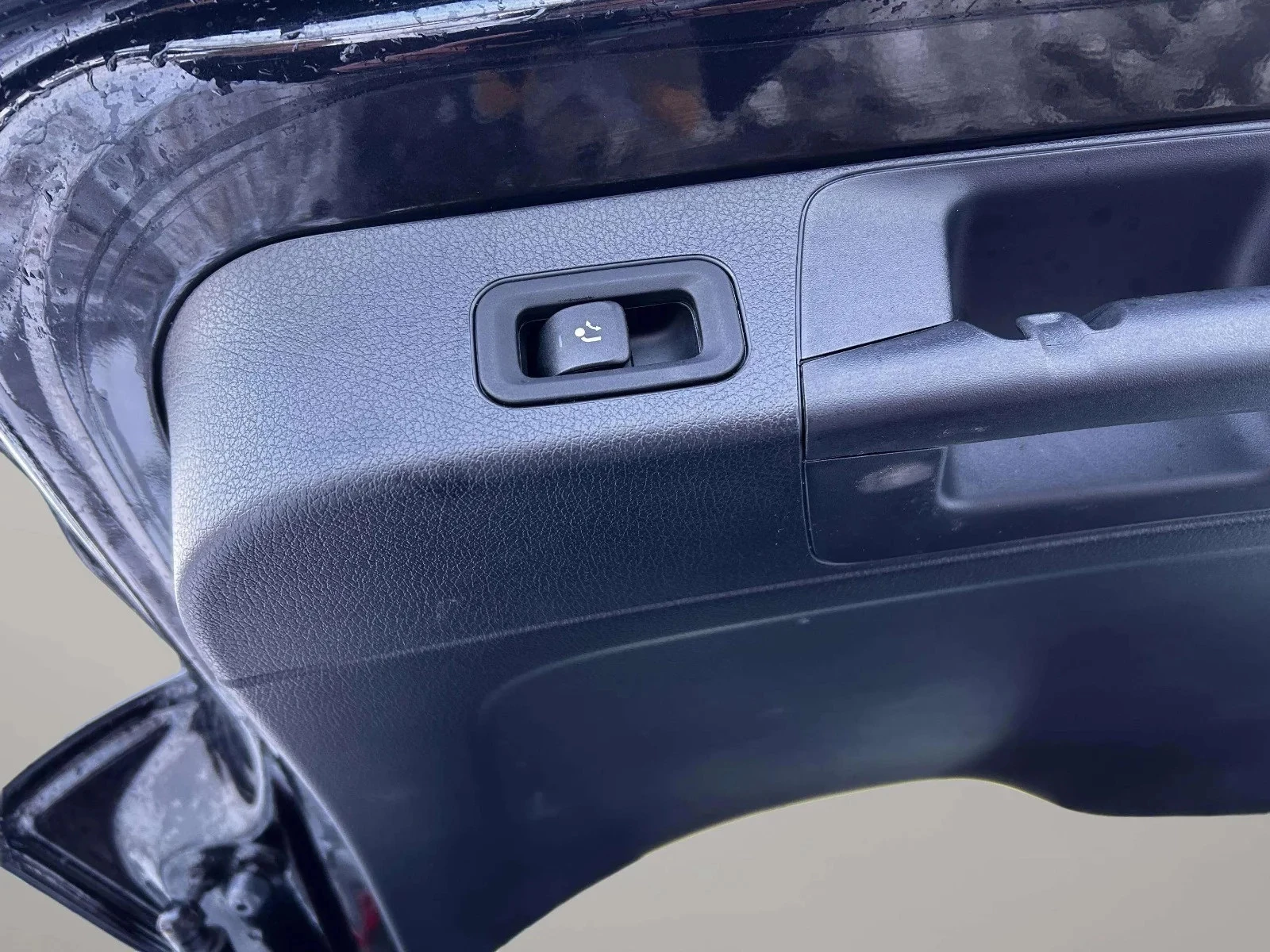 Mercedes-Benz-GLB-image-19