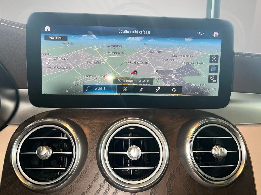 Mercedes-Benz-GLC 300 e-image-7