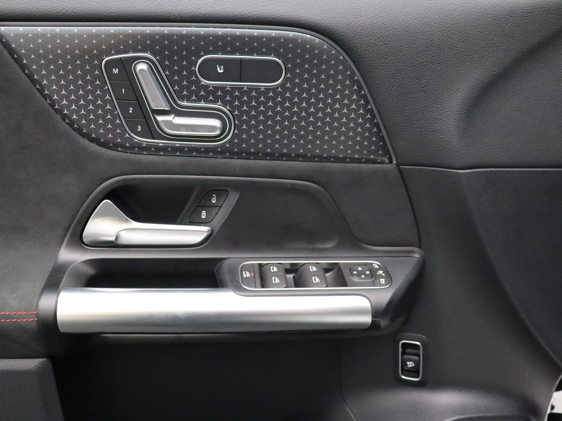 Mercedes-Benz EQA 250+ Star Edition + PANO + TREKHAAK + BURMESTER + HEAD UP +