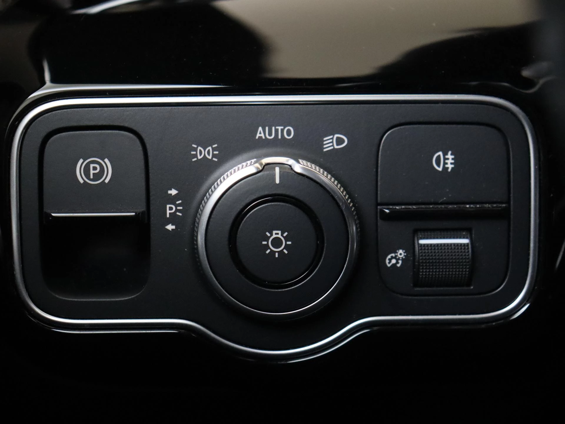 Mercedes-Benz-CLA-image-29