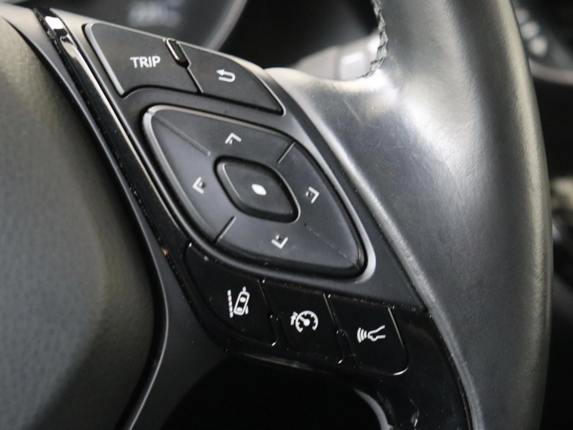 Toyota-C-HR-image-17