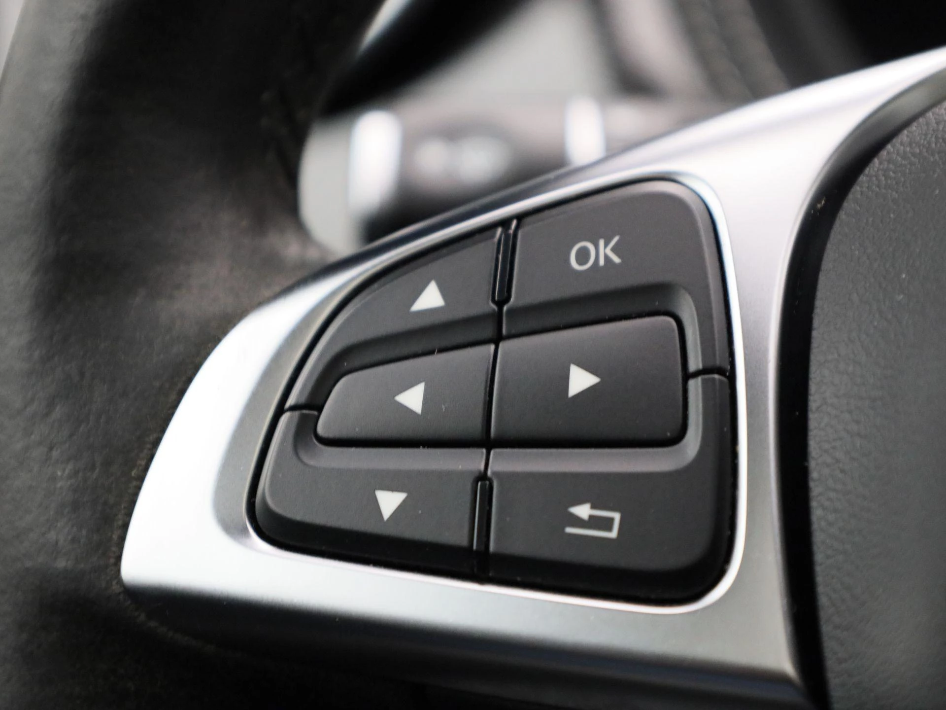 Mercedes-Benz-B-Klasse-image-18
