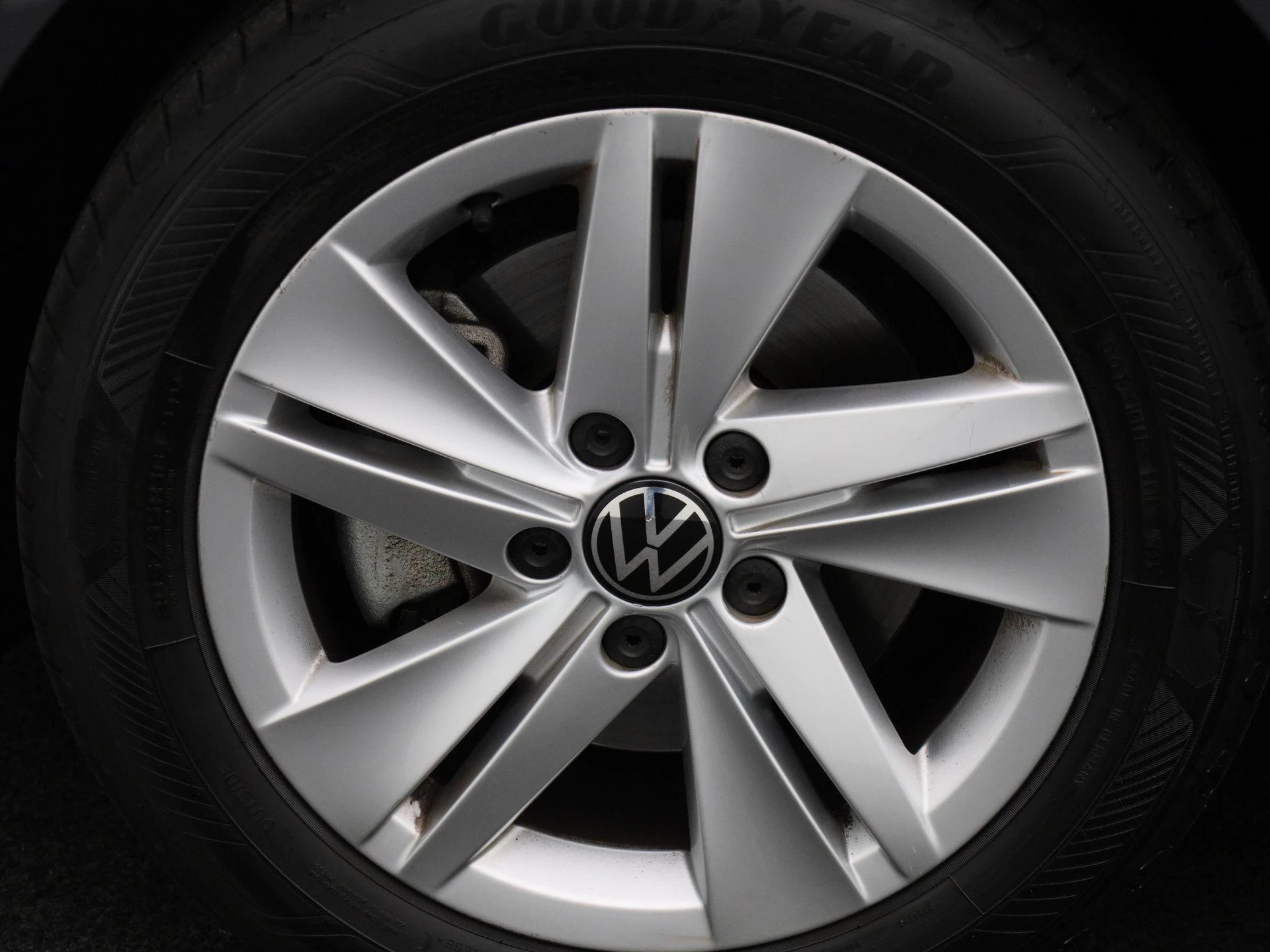 Volkswagen-Golf-image-12