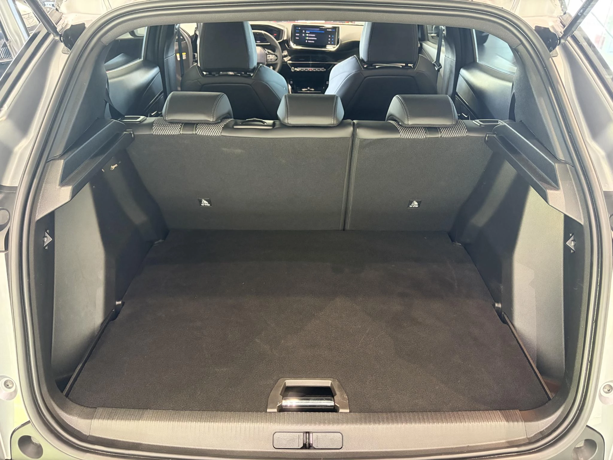 Peugeot-e-2008-image-24
