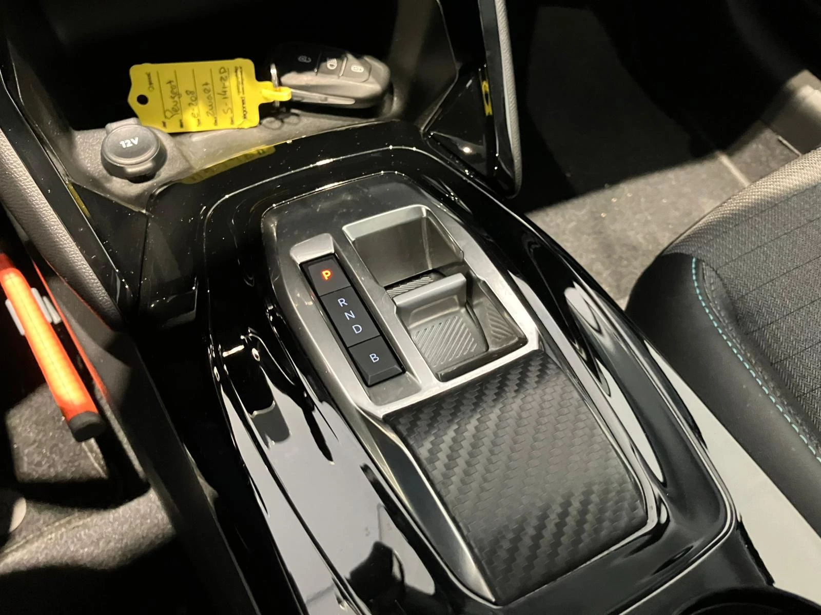 Peugeot-e-208-image-21