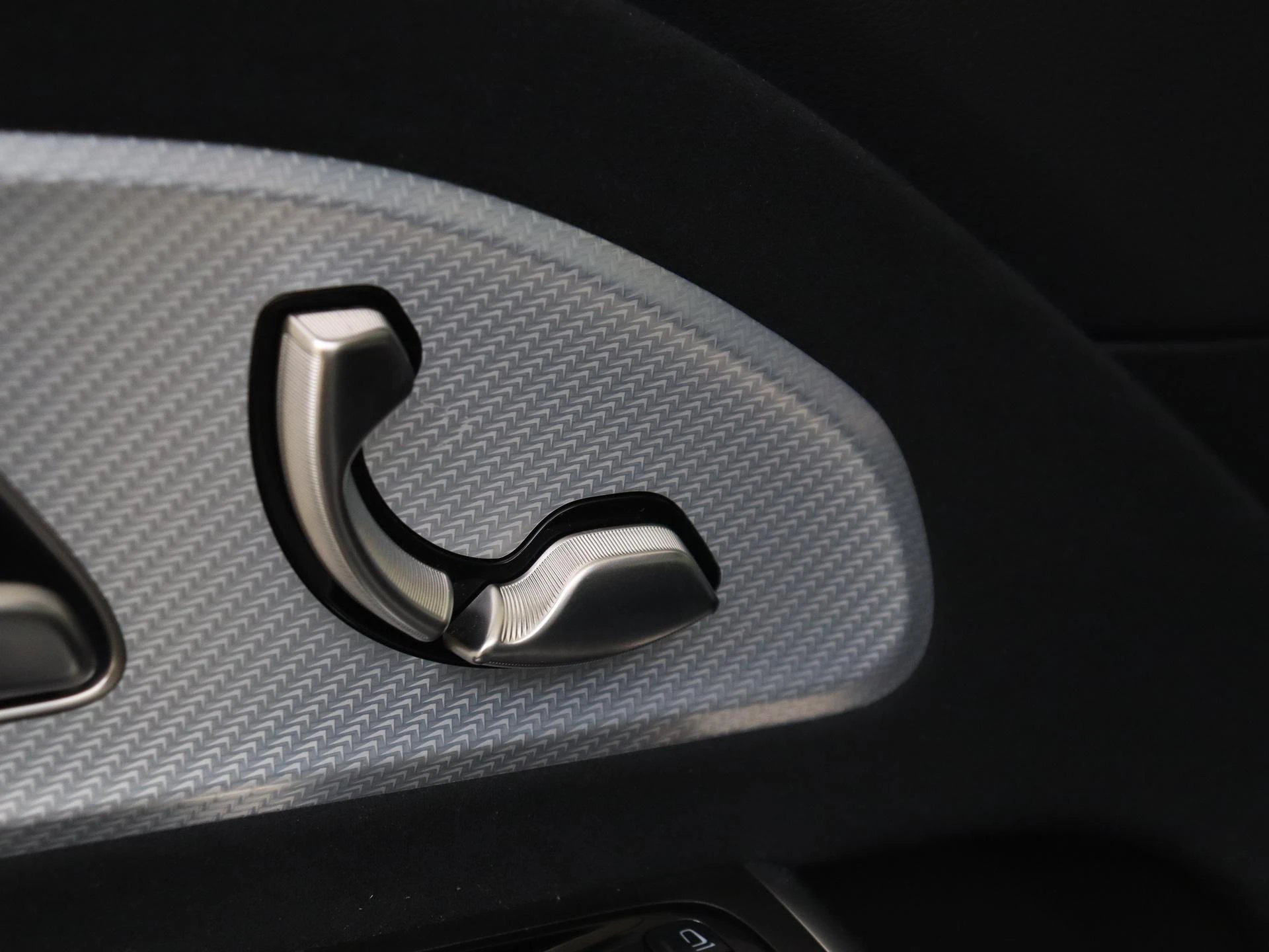 Mercedes-Benz-GLB-image-22