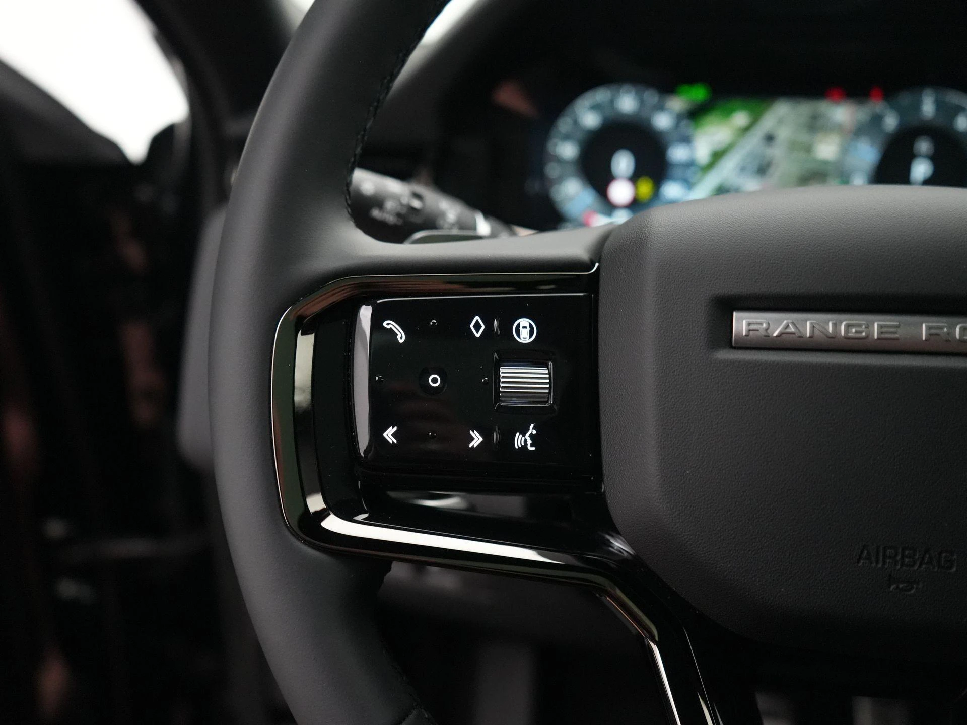 Land Rover-Range Rover Evoque-image-14