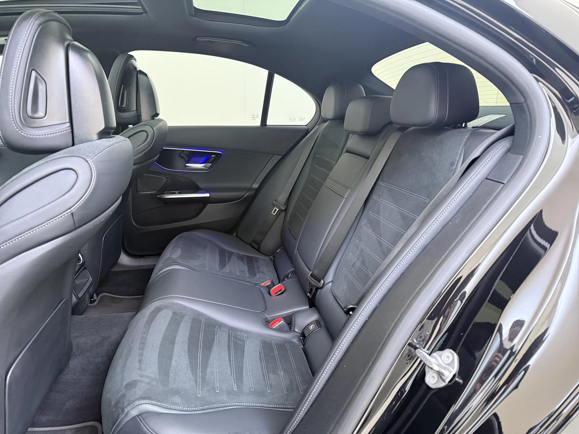 Mercedes-Benz-C-Klasse-image-15