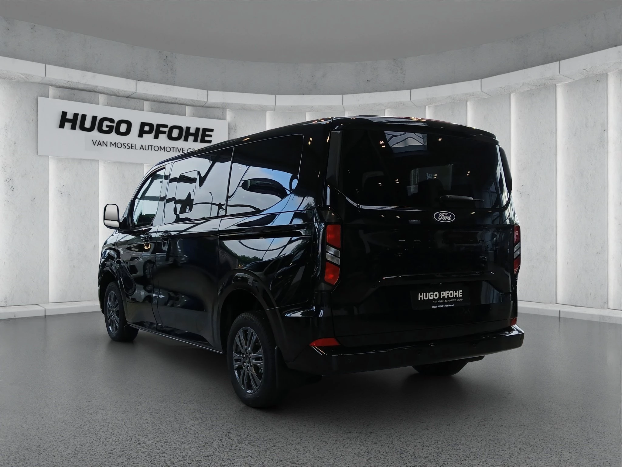Ford Tourneo Custom Titanium 2.0 EcoBlue 125kW 320 L1 Auto FWD Van. 4-türig