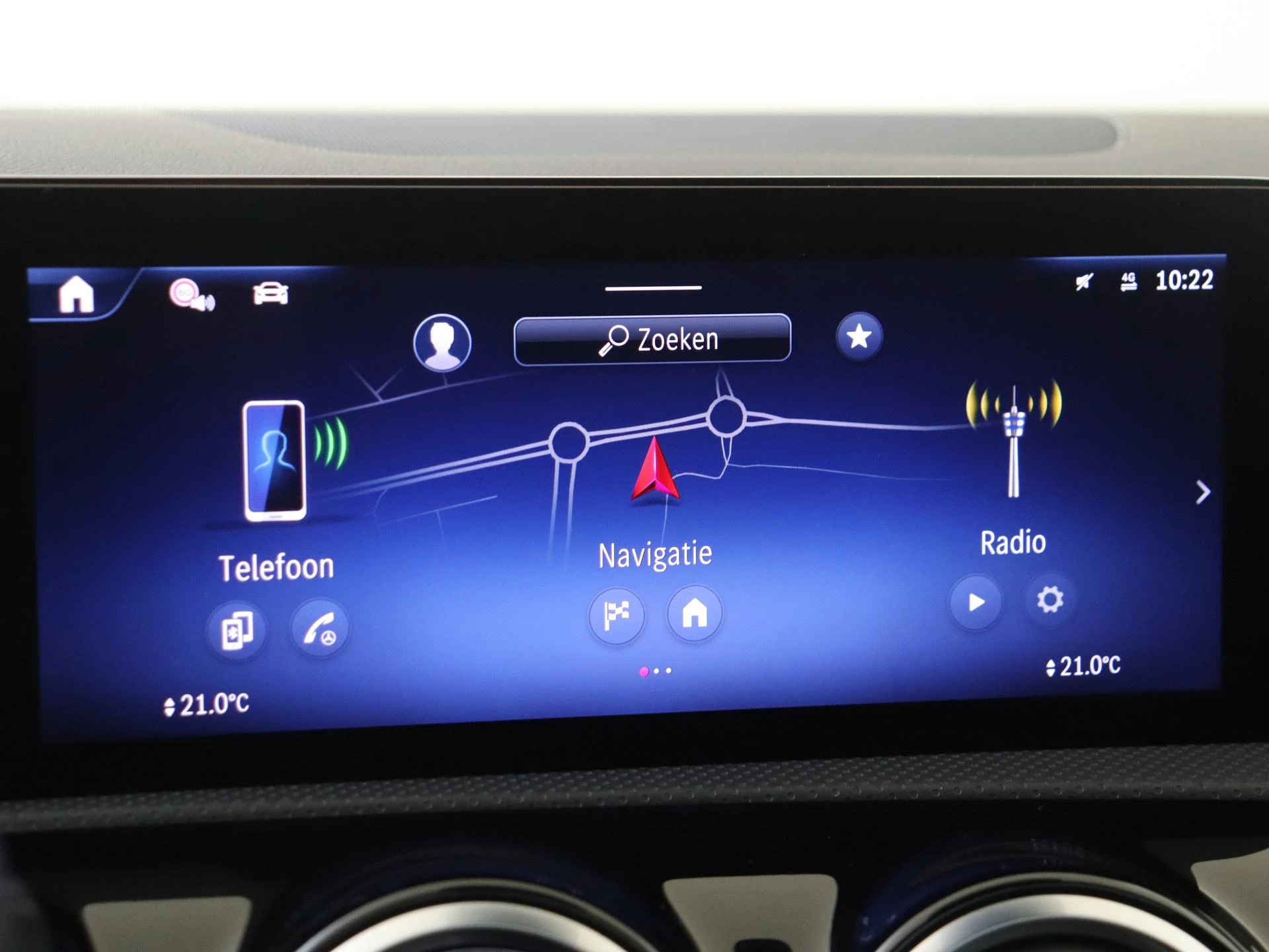 Mercedes-Benz-CLA-image-15