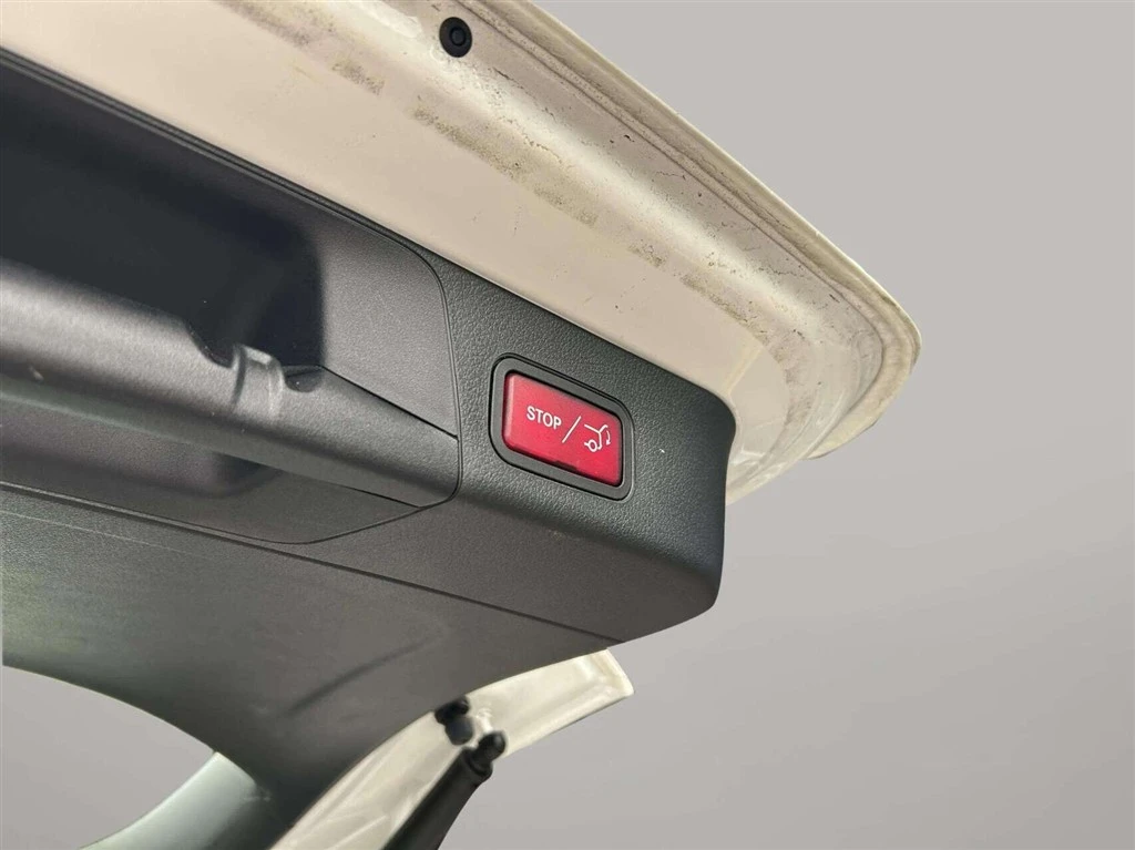 Mercedes-Benz-EQB-image-23
