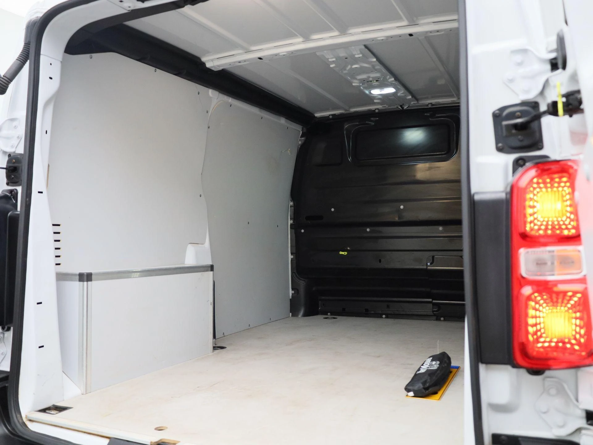 Opel-Vivaro-image-16