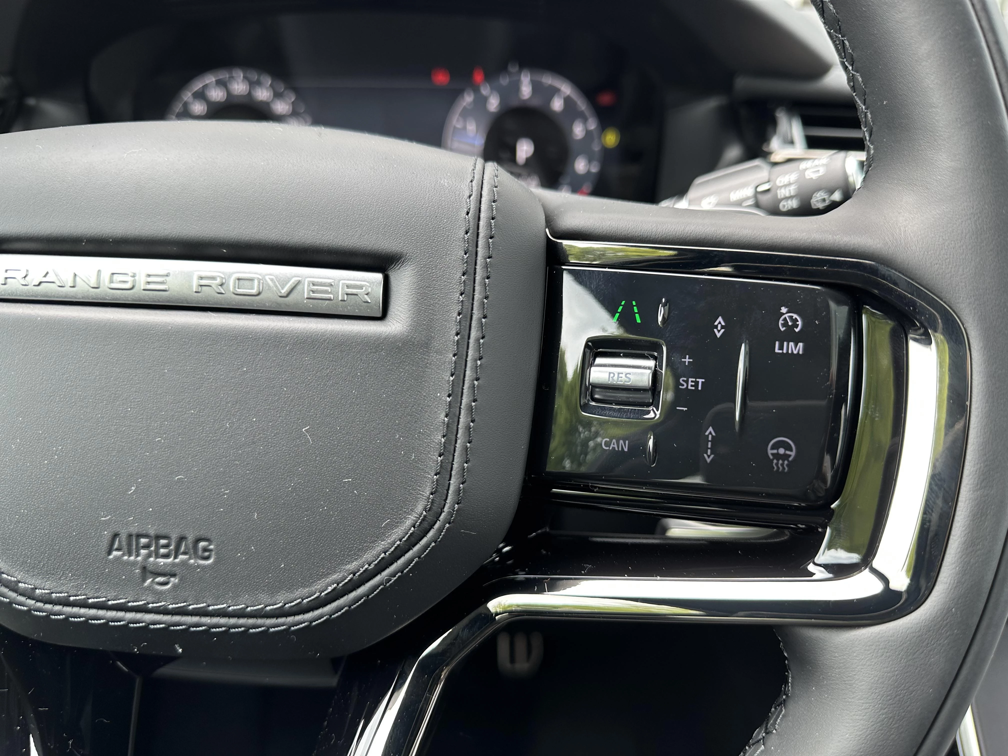 Land Rover-Range Rover Velar-image-19