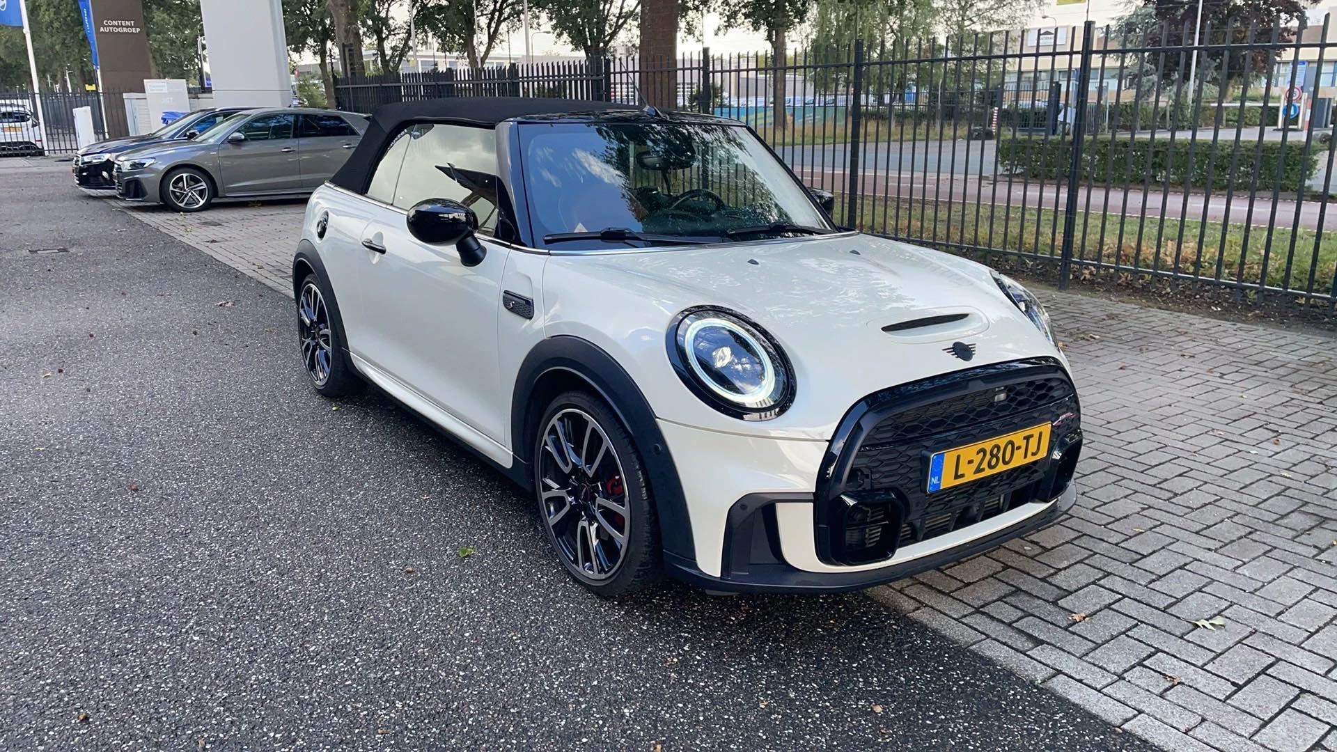 MINI-Cooper S Cabrio-image-2