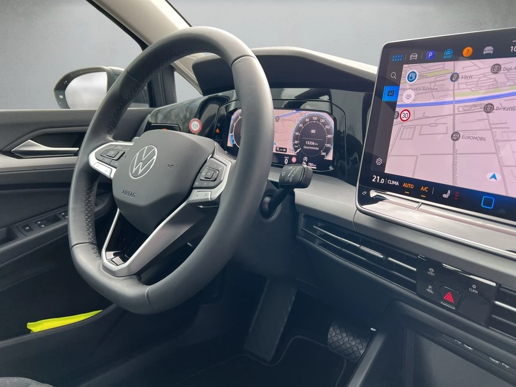 Volkswagen Golf VIII Lim. 1.5 eTSI DSG Life *Kamera*Navi*