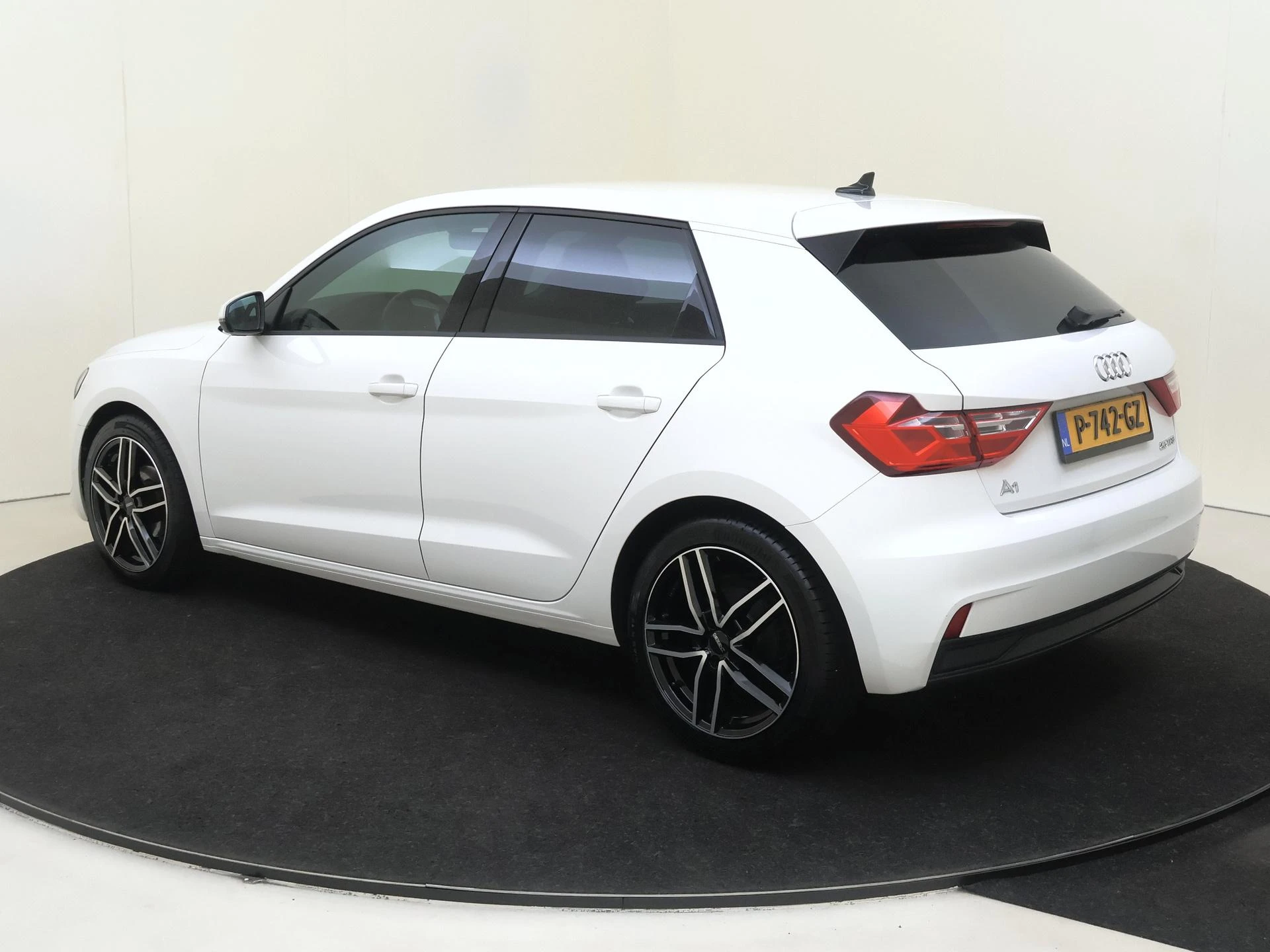 Audi-A1 Sportback-image-2