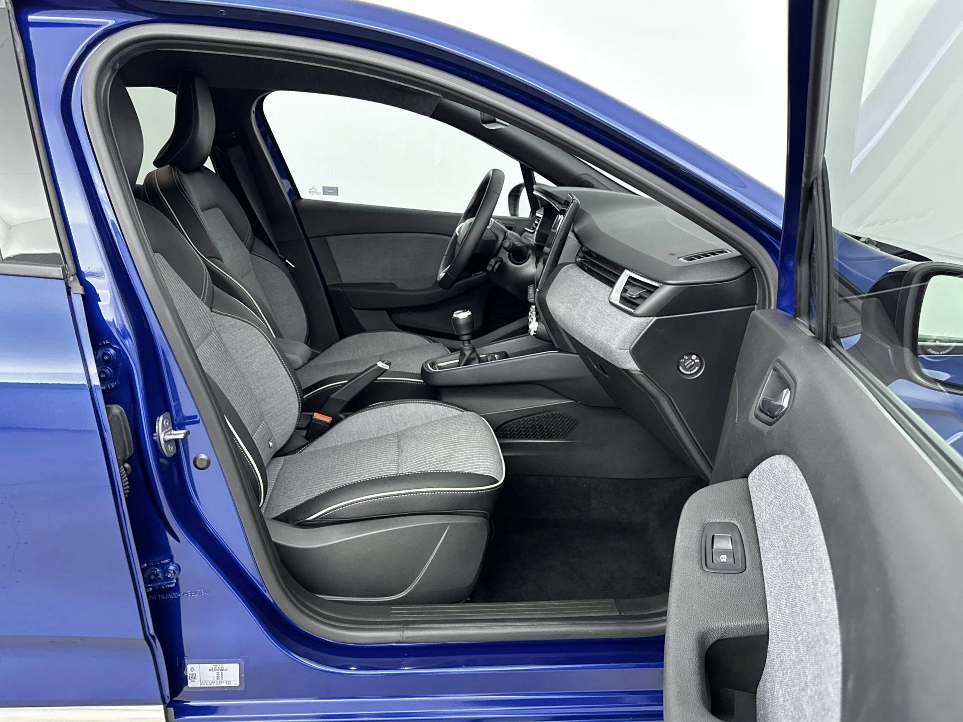 Renault-Clio-image-12