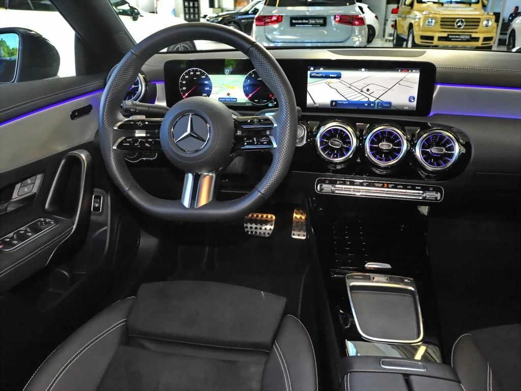 Mercedes-Benz-CLA 200-image-9