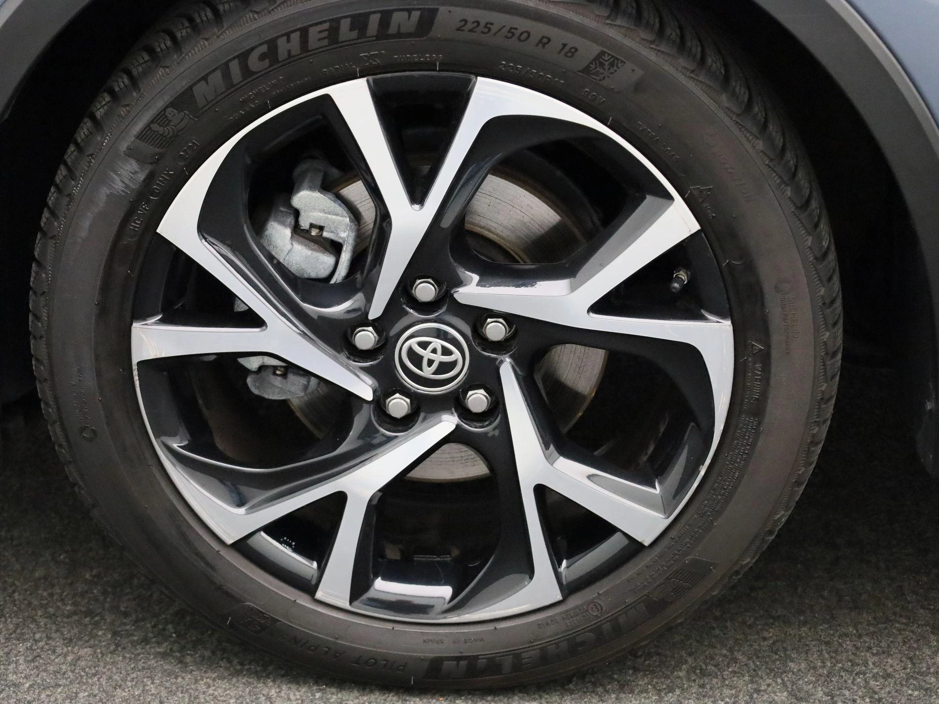 Toyota-C-HR-image-11