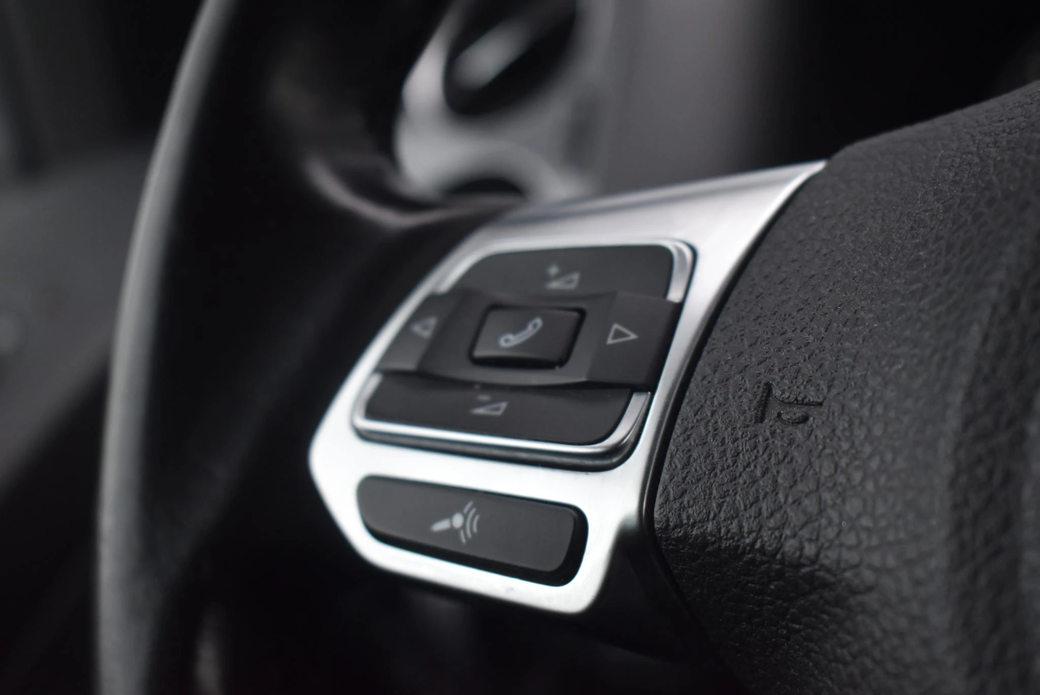 Volkswagen-Tiguan-image-20