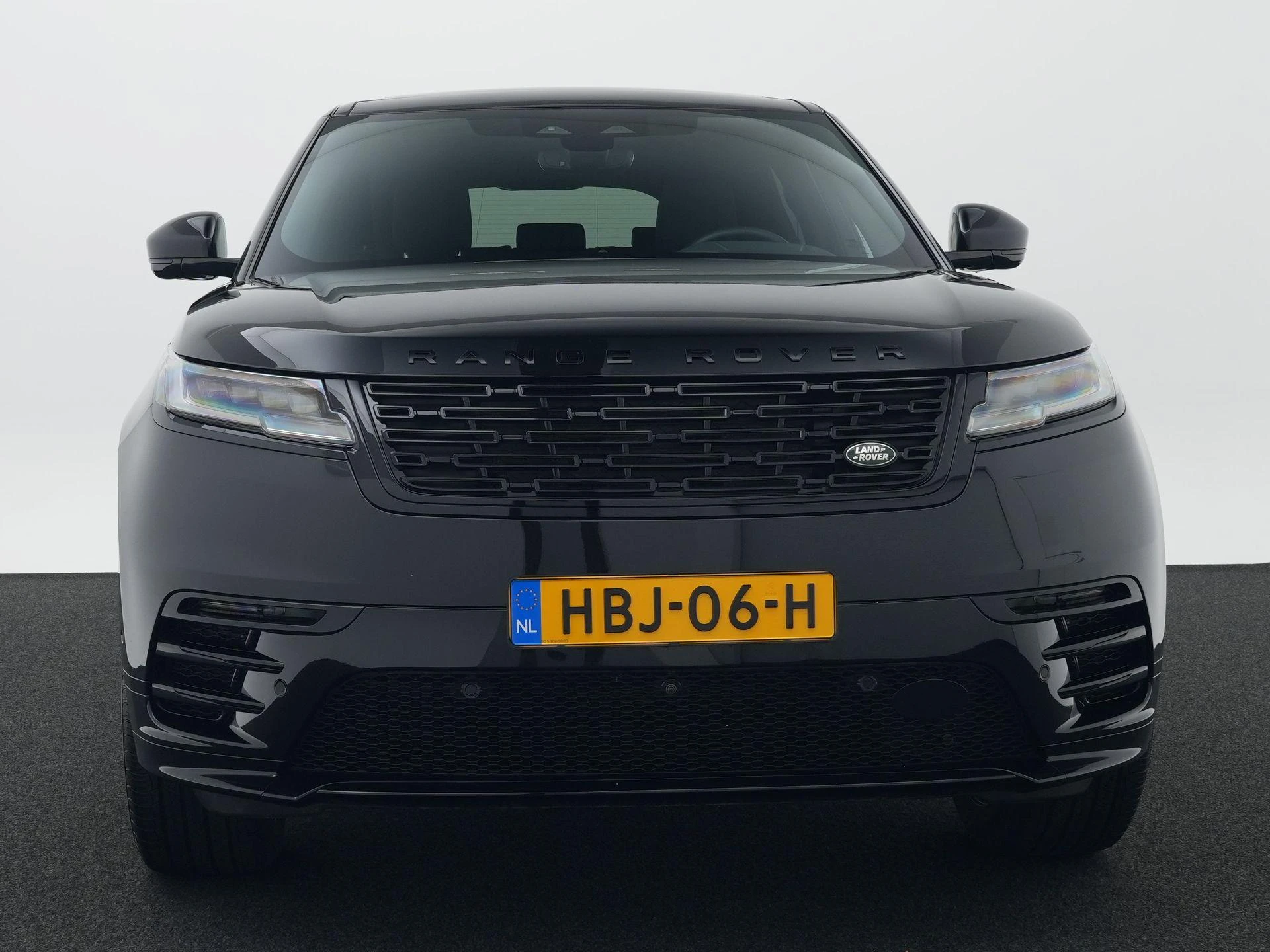 Land Rover-Range Rover Velar-image-3
