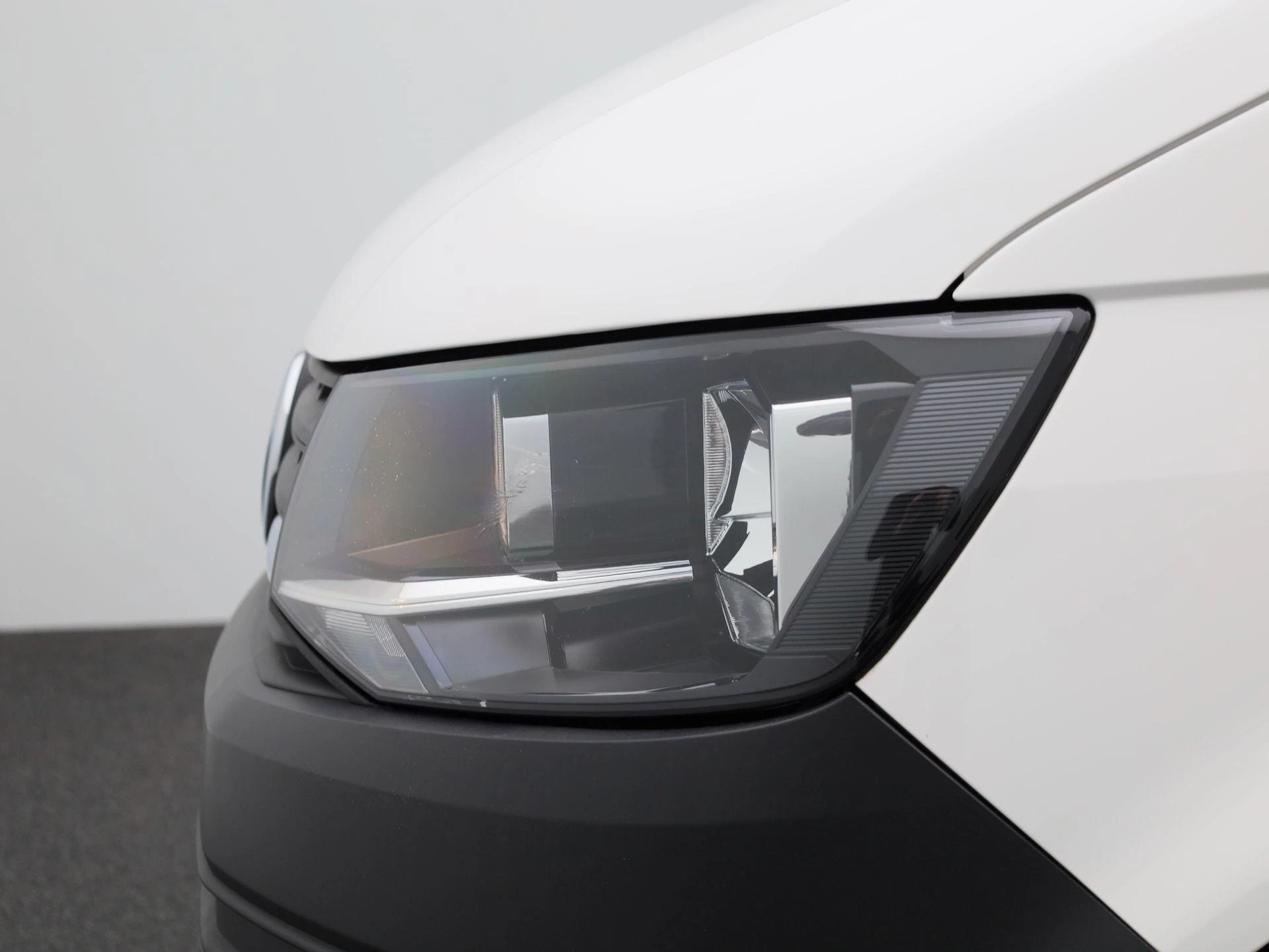 Volkswagen-Transporter-image-21