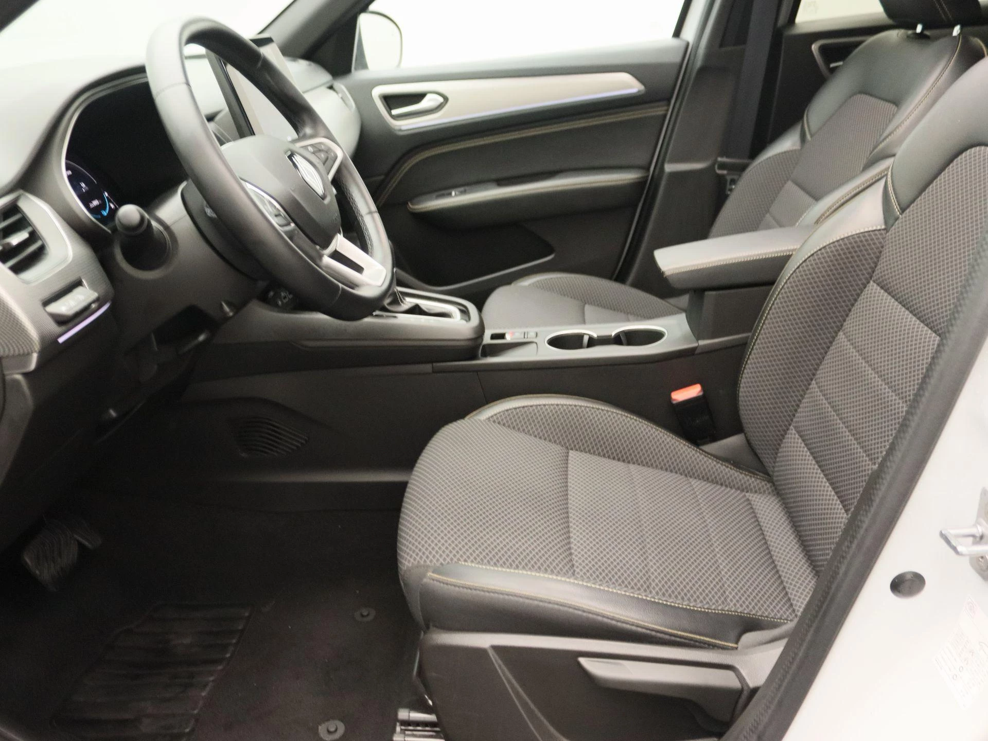 Renault-Arkana-image-12