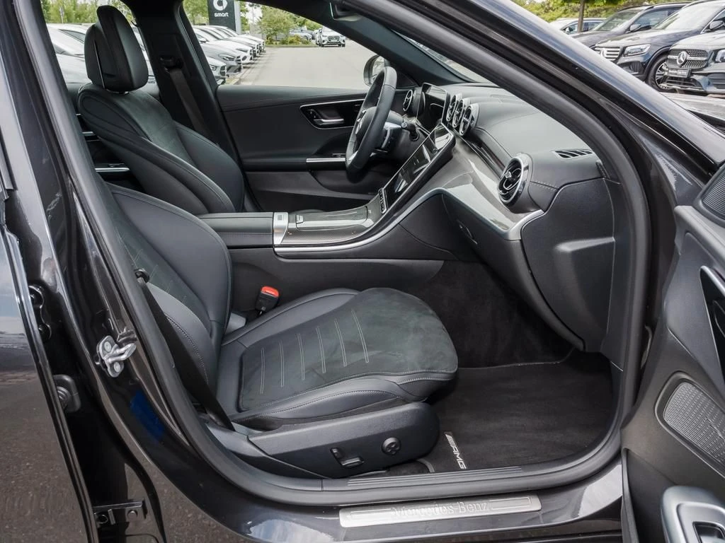 Mercedes-Benz-C-Klasse 300-image-11