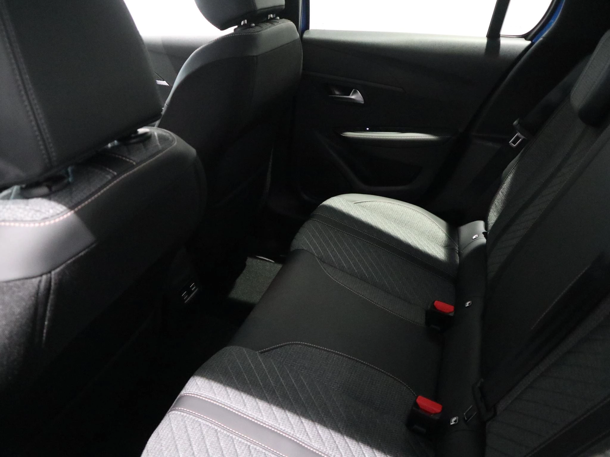 Peugeot-e-208-image-6