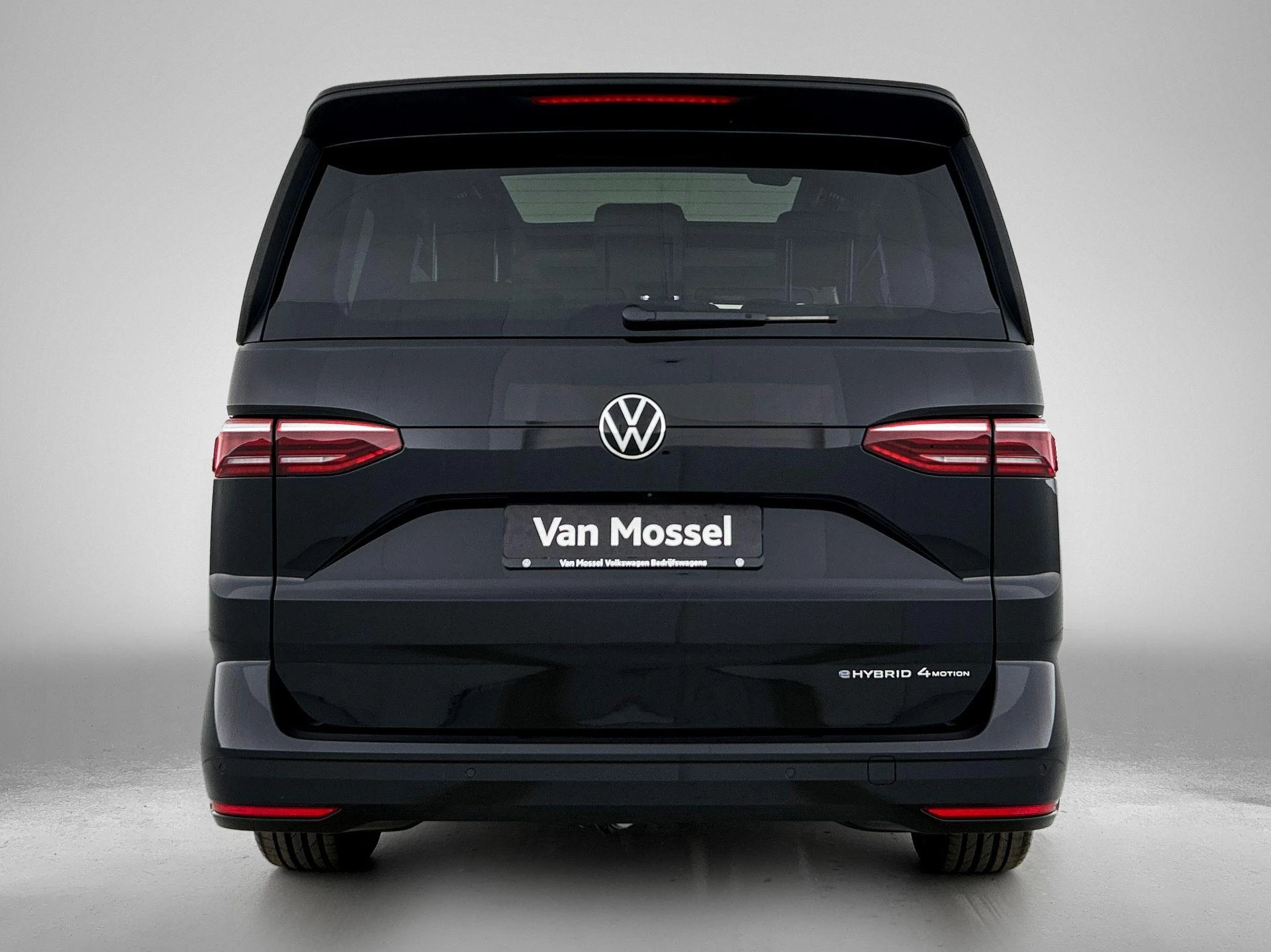 Volkswagen-Multivan-image-2