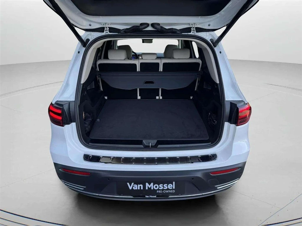 Mercedes-Benz-EQB-image-22