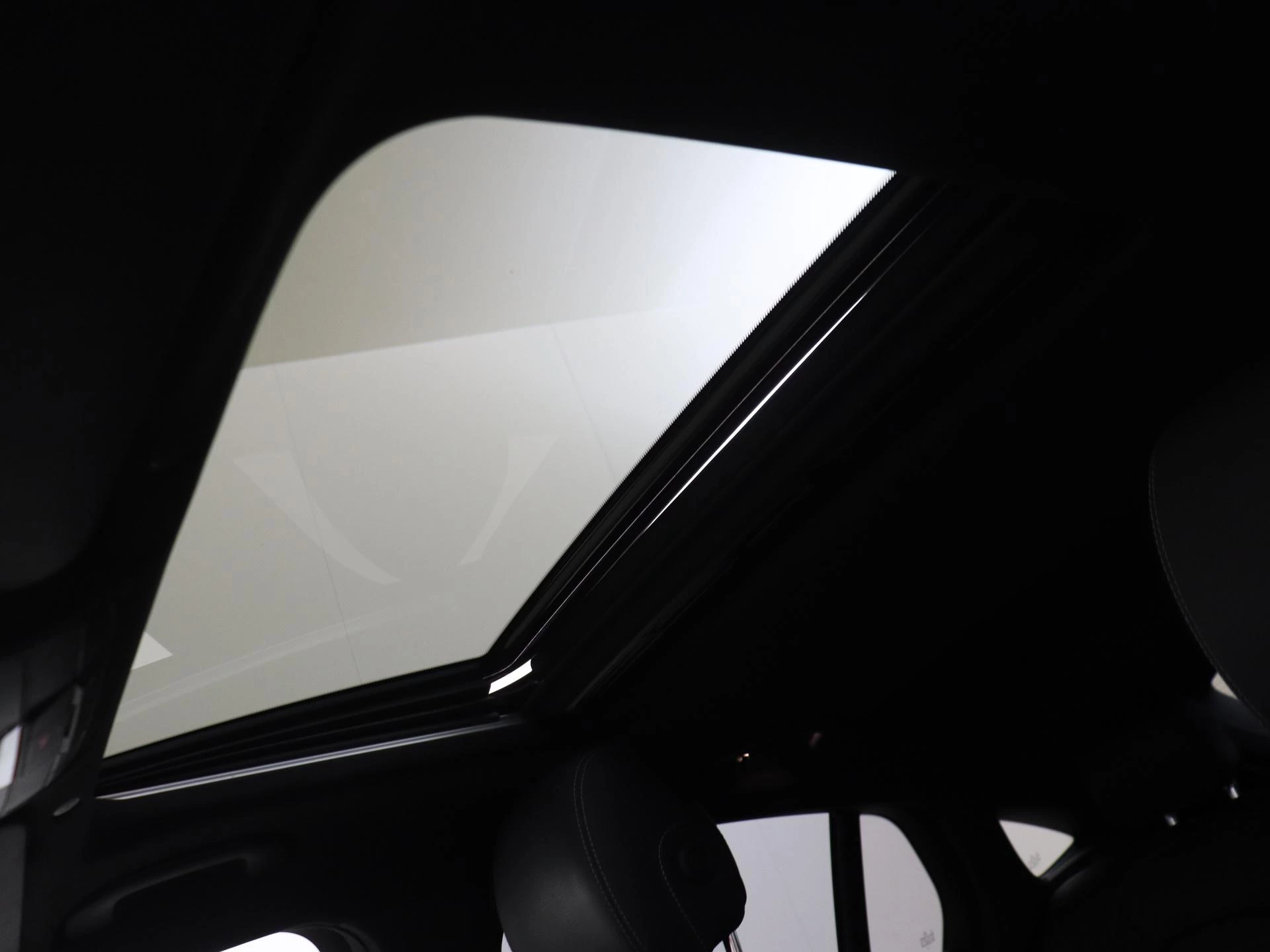 Mercedes-Benz-GLC-image-26