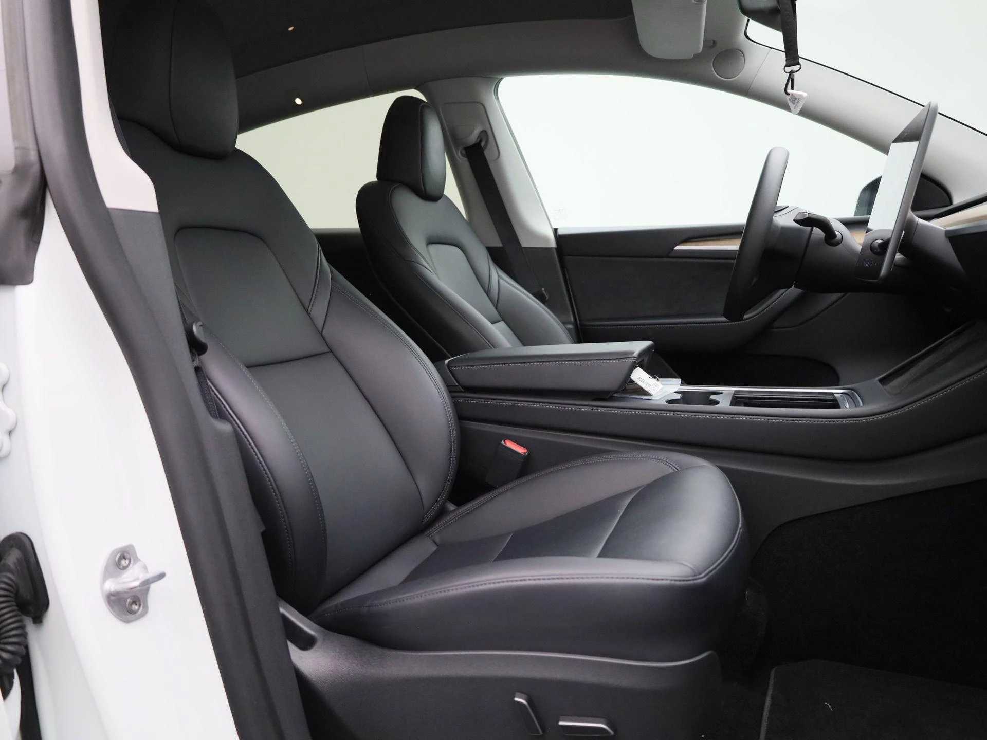 Tesla-Model Y-image-40