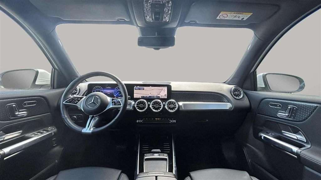 Mercedes-Benz-EQB-image-12