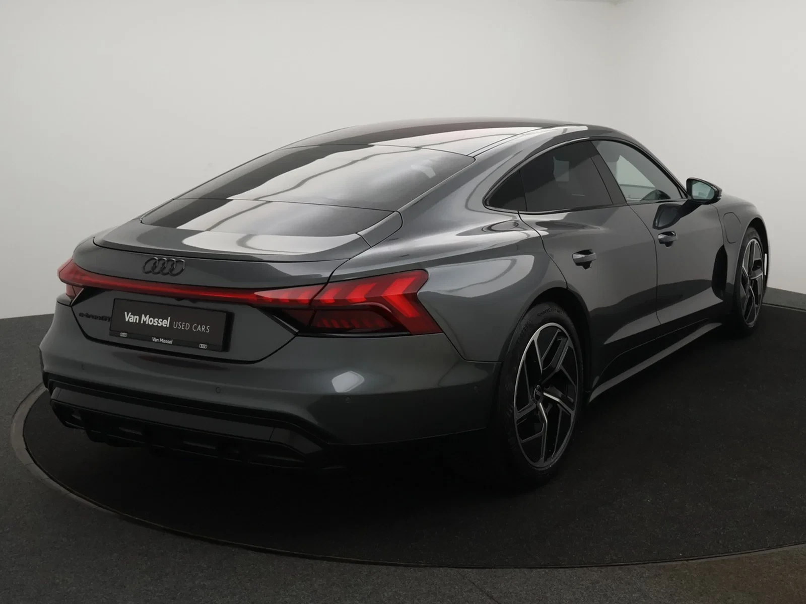 Audi e-tron GT Audi e-tron GT quattro 476PK *NAVI*APP CONNECT*B&O SOUNDSYSTEM*ADAPTIVE CRUISE*DIGITAL DASH*LEDER*ZETELVERWARMING*...