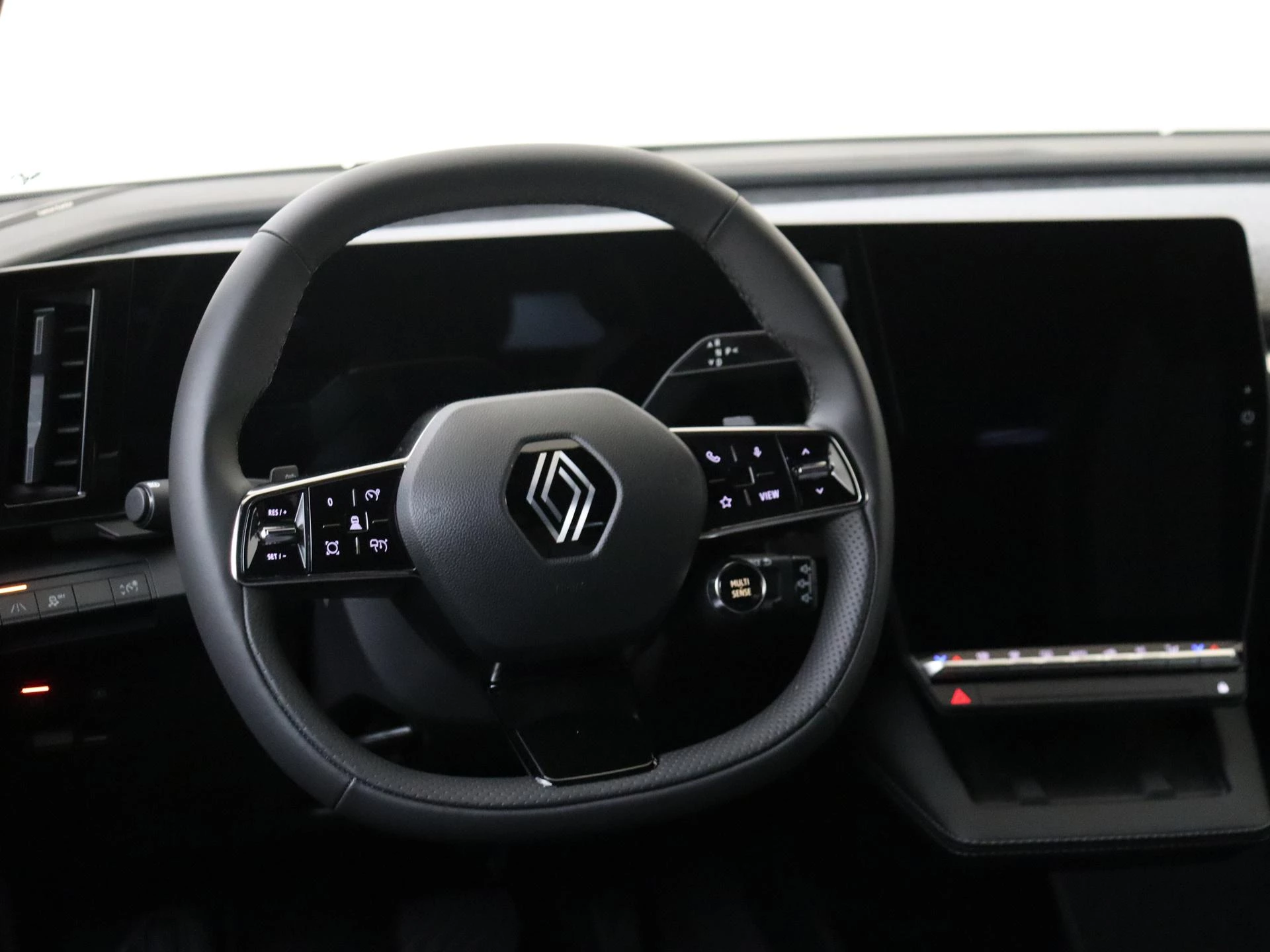 Renault-Megane E-Tech-image-35