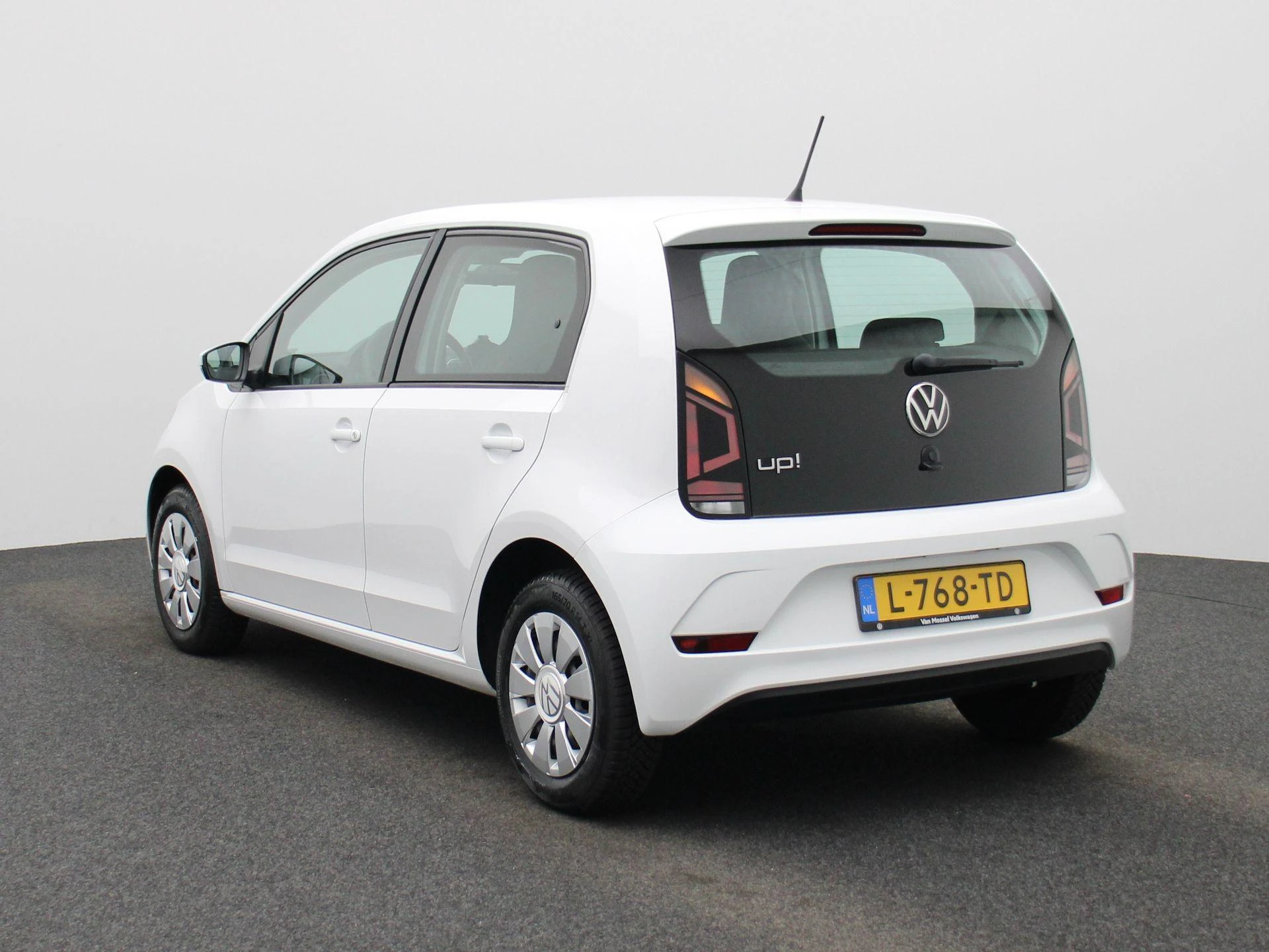 Volkswagen-up!-image-1
