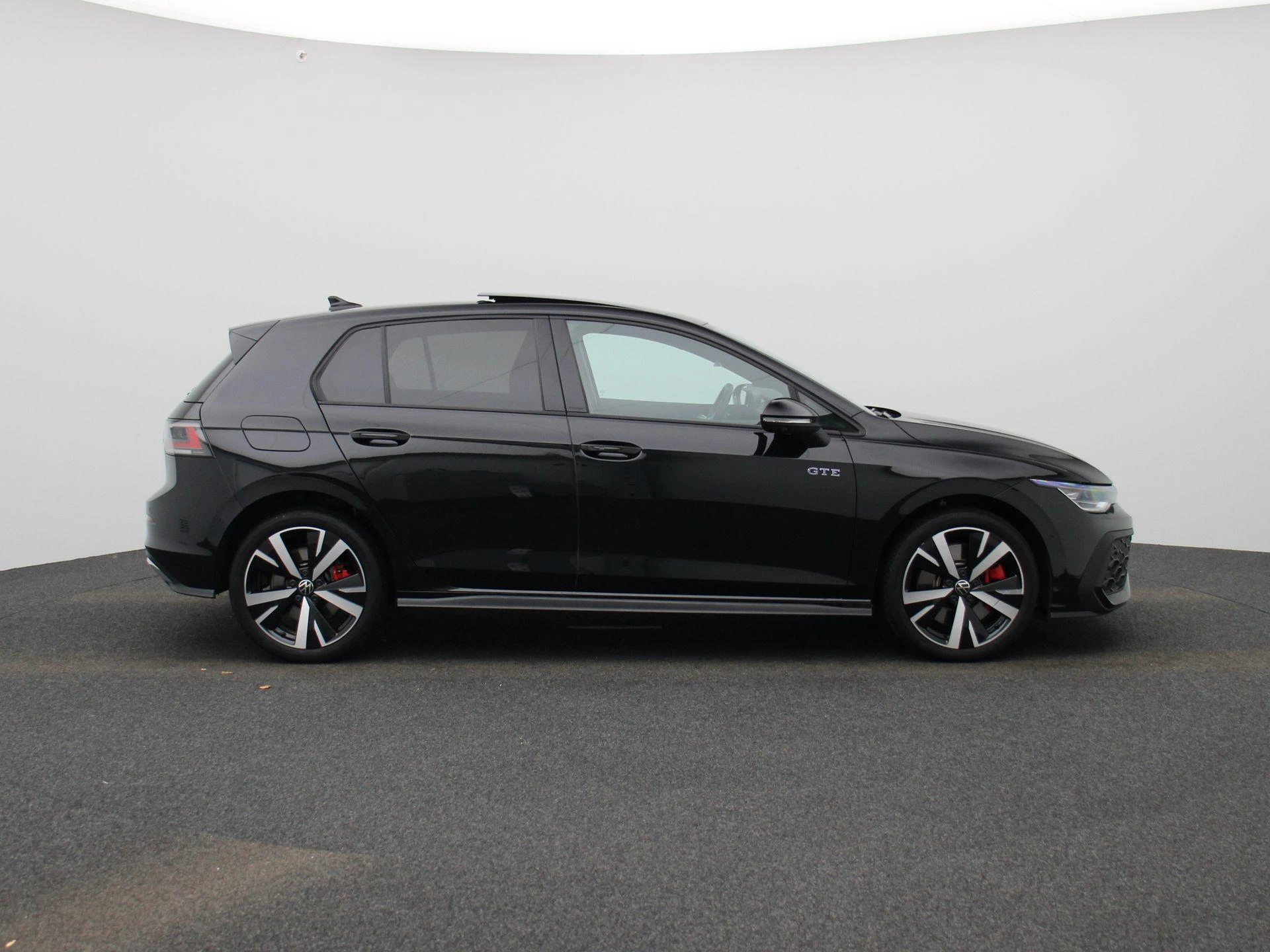 Volkswagen-Golf-image-5