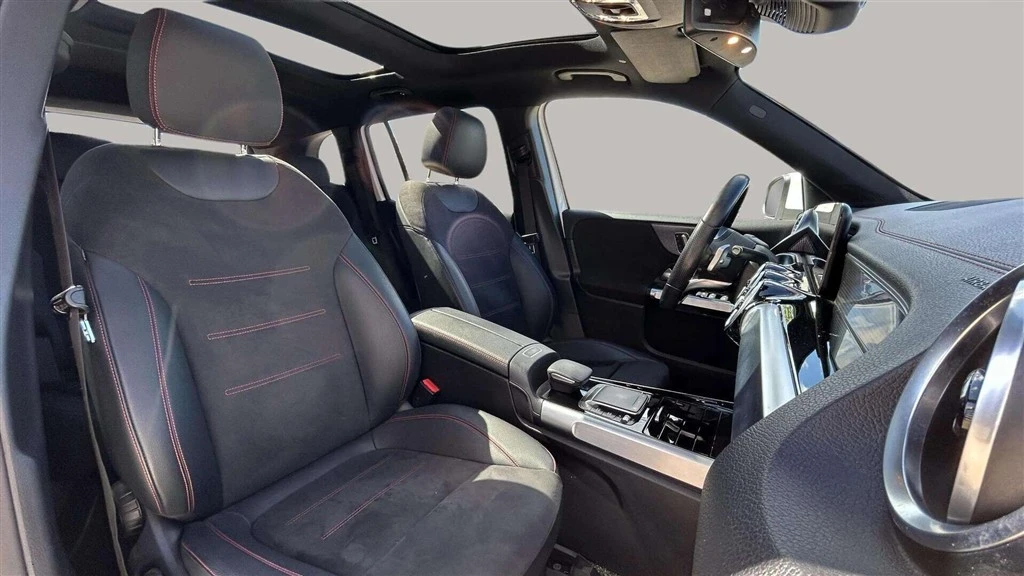 Mercedes-Benz-EQB-image-20