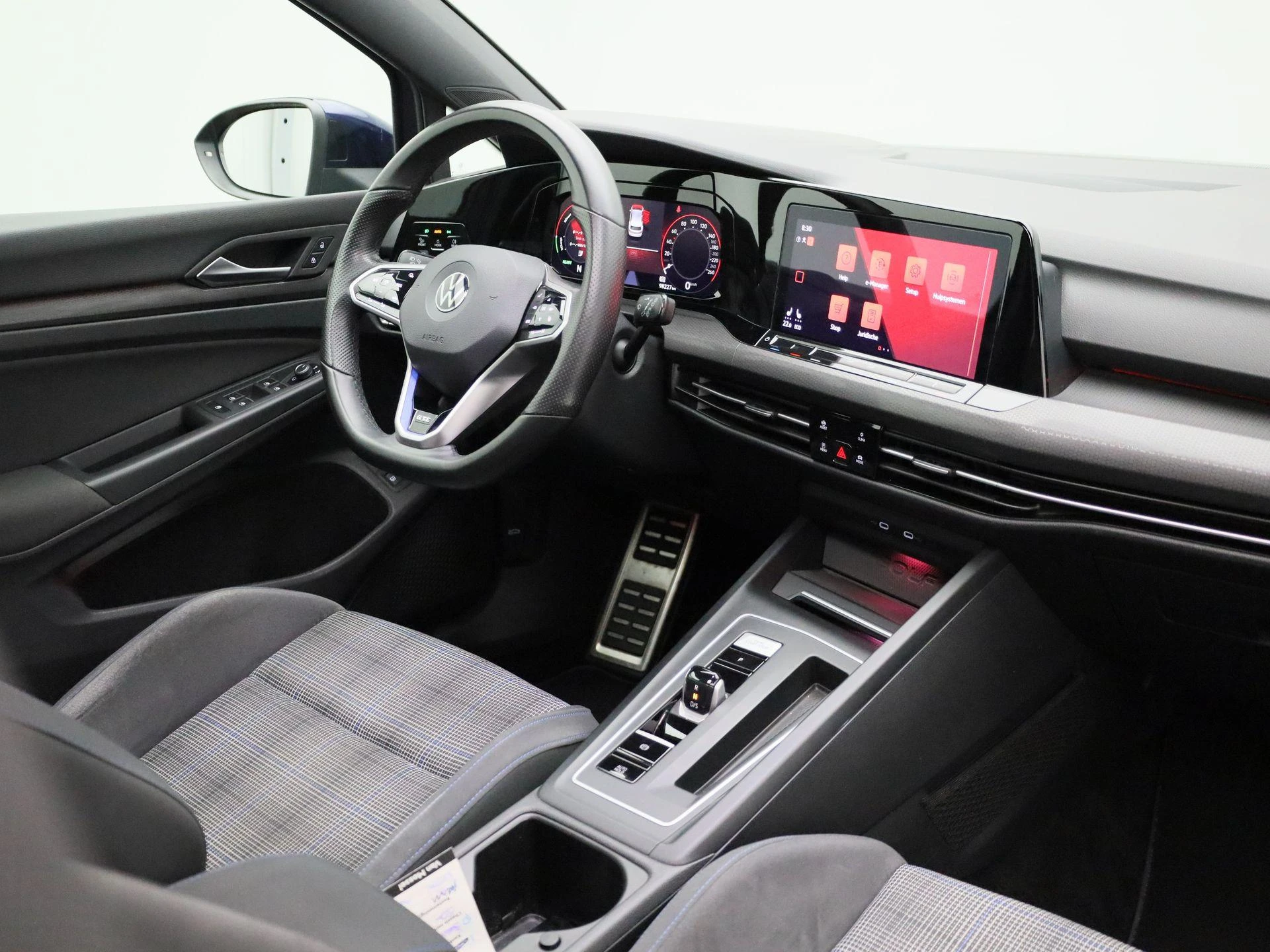 Volkswagen-Golf-image-42